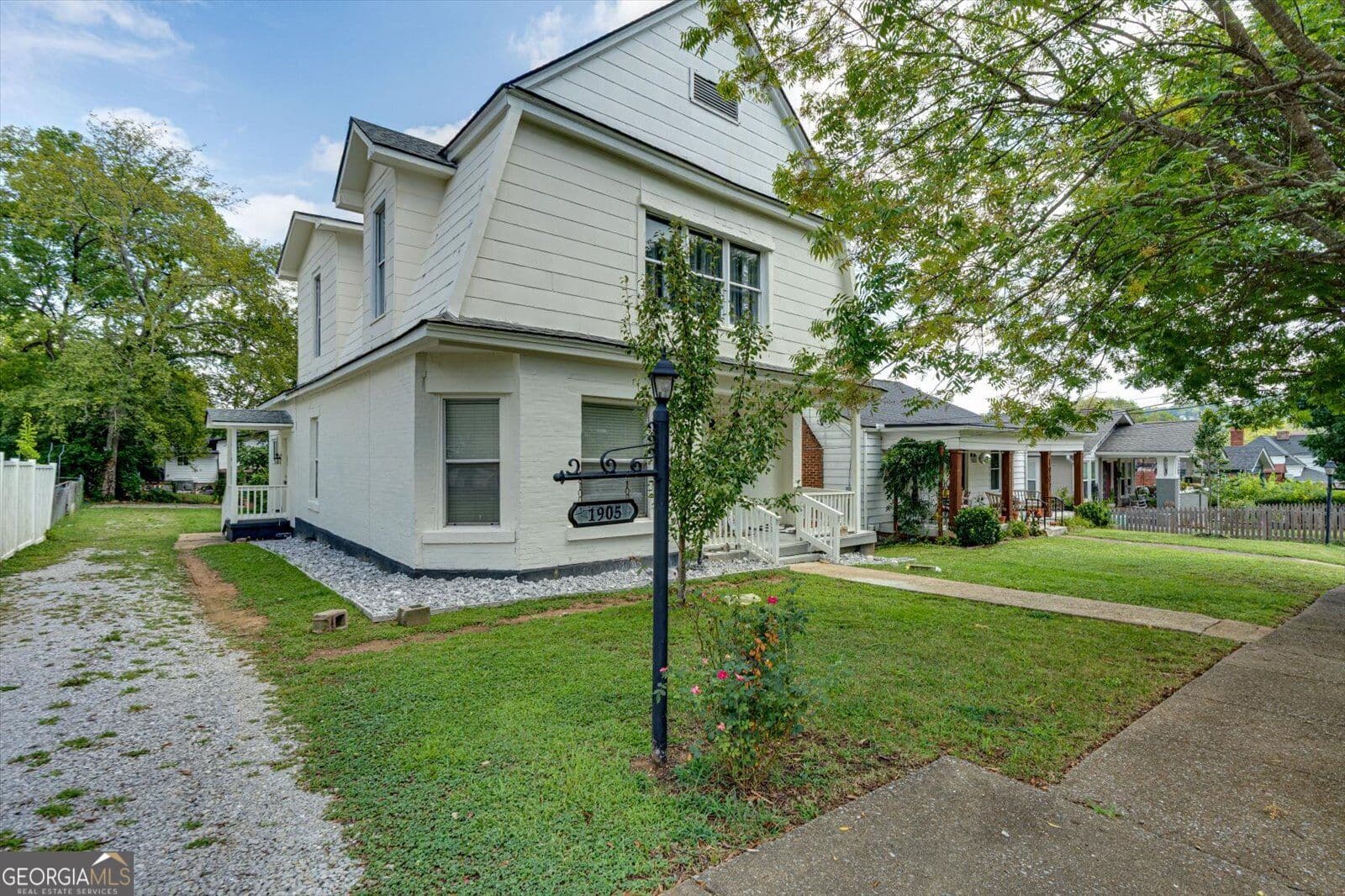 3 bedroom, 3 bathroom, 1,820 sq ft single family residence for sale at 1905 Ivy Street, Chattanooga, TN 37404 — photo 2