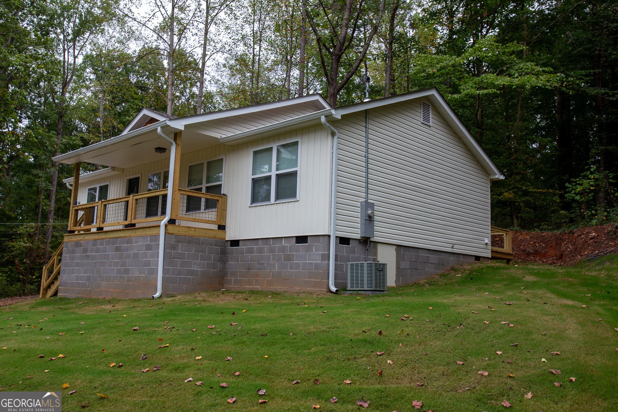2 bedroom, 2 bathroom, 1,144 sq ft single family residence for sale at 205 Gumlog Drive, Lavonia, GA 30553 — photo 2