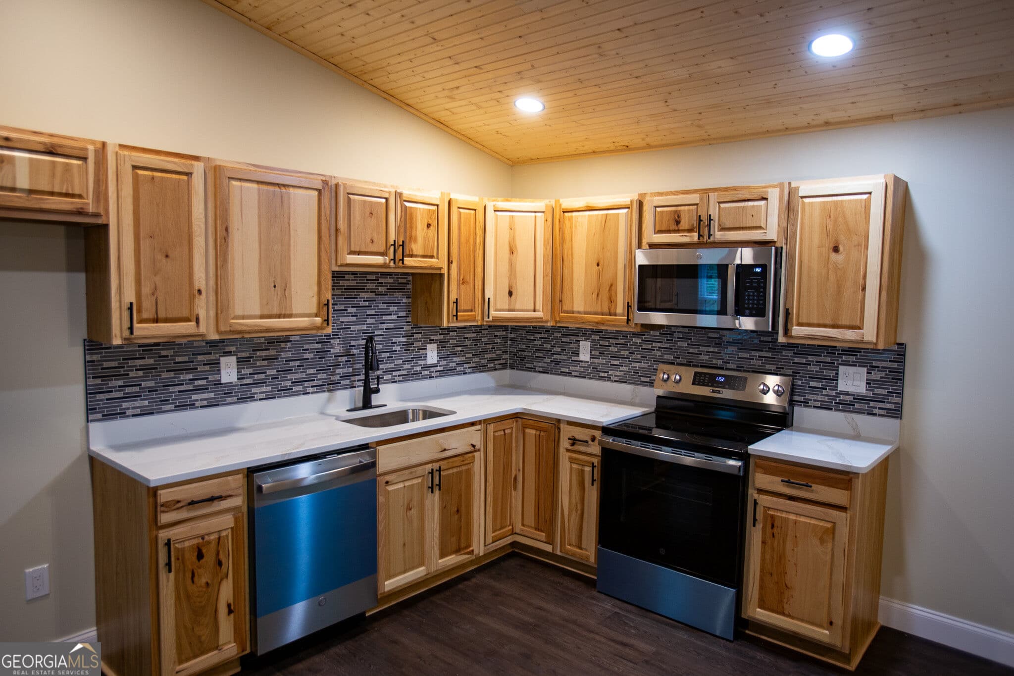 2 bedroom, 2 bathroom, 1,144 sq ft single family residence for sale at 205 Gumlog Drive, Lavonia, GA 30553 — photo 7