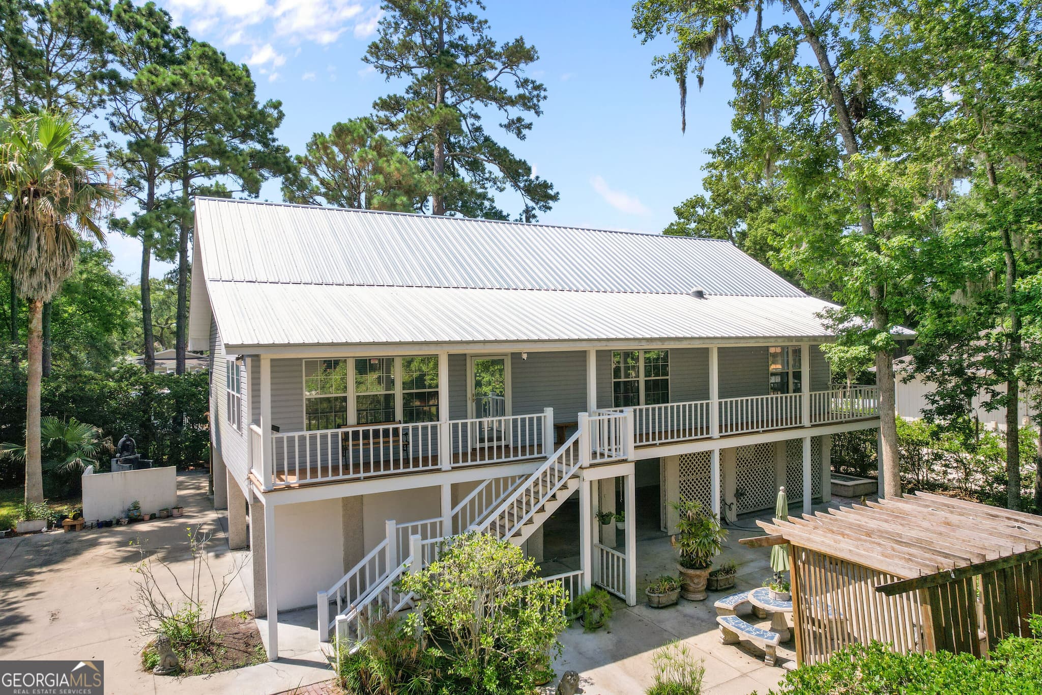 5 bedroom, 3 bathroom, 2,500 sq ft single family residence for sale at 104 Sapelo Street, St. Simons, GA 31522 — photo 2