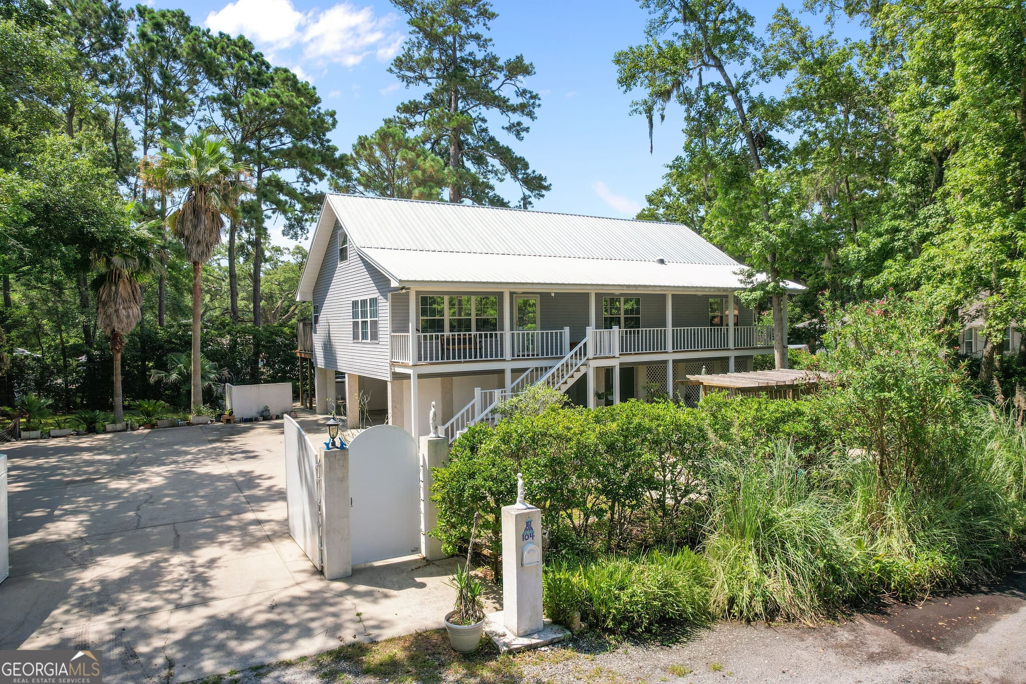 5 bedroom, 3 bathroom, 2,500 sq ft single family residence for sale at 104 Sapelo Street, St. Simons, GA 31522 — photo 1 of 60