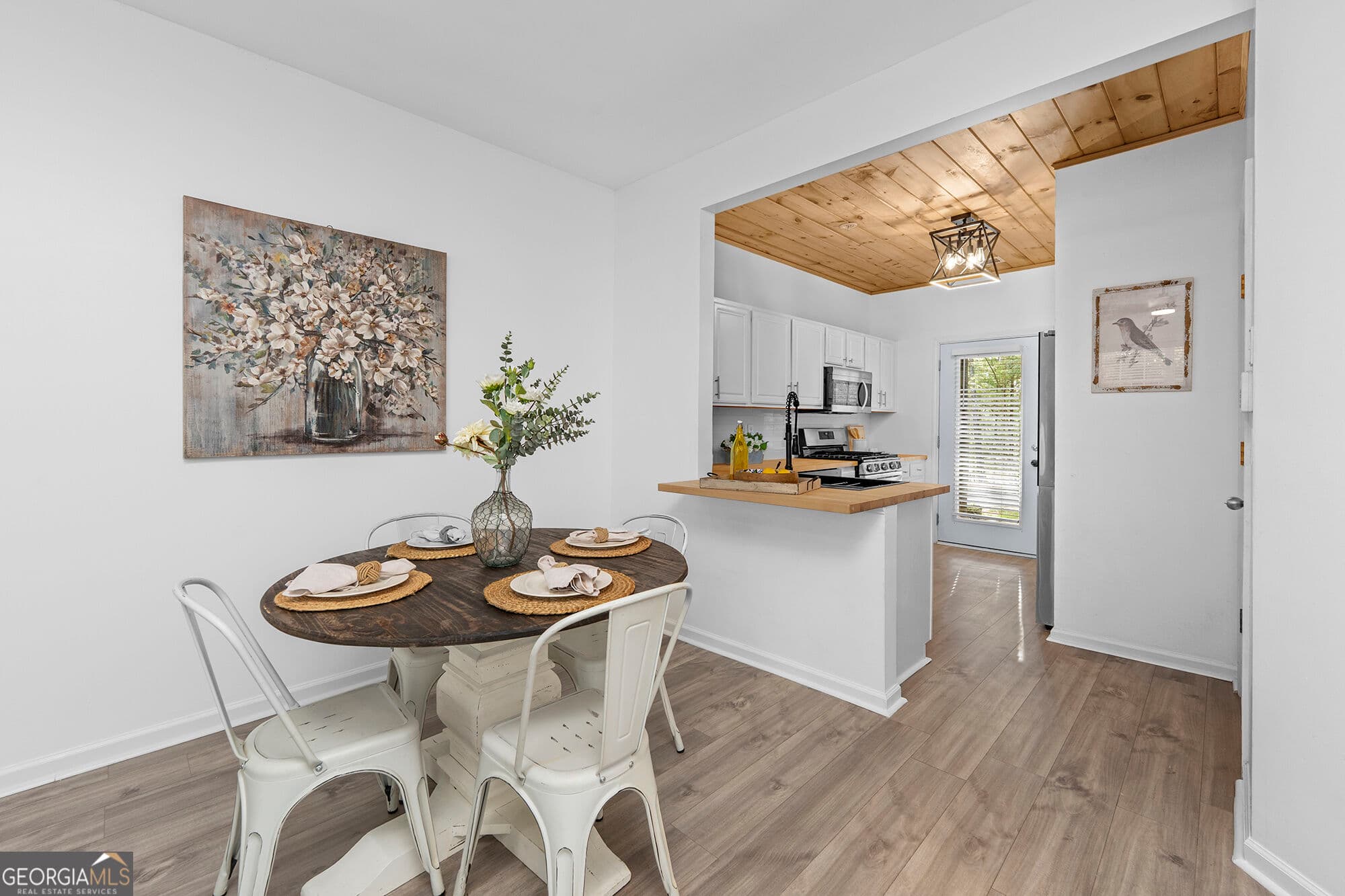 2 bedroom, 2.5 bathroom, 1,313 sq ft townhouse for sale at 126 Riverstone Commons Circle, Canton, GA 30114 — photo 2