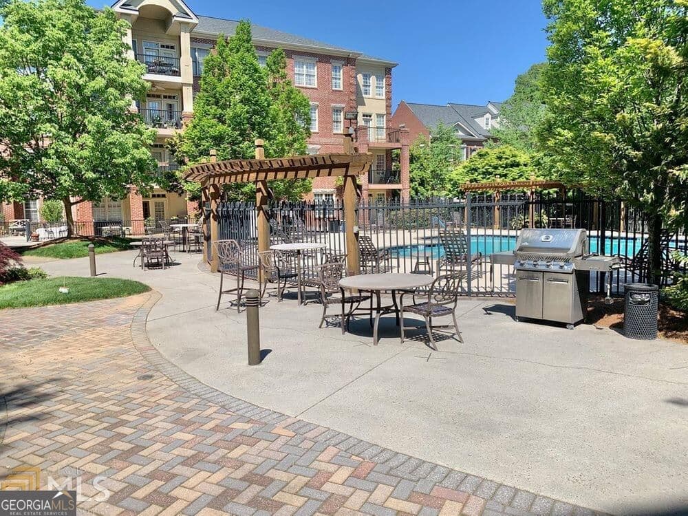 2 bedroom, 2 bathroom, 1,355 sq ft condominium for sale at 1735 Peachtree Street 212, Atlanta, GA 30309 — photo 7