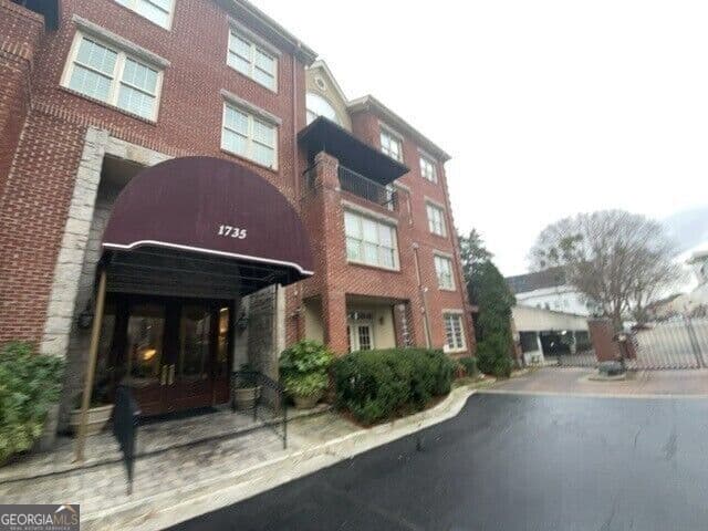 2 bedroom, 2 bathroom, 1,355 sq ft condominium for sale at 1735 Peachtree Street 212, Atlanta, GA 30309