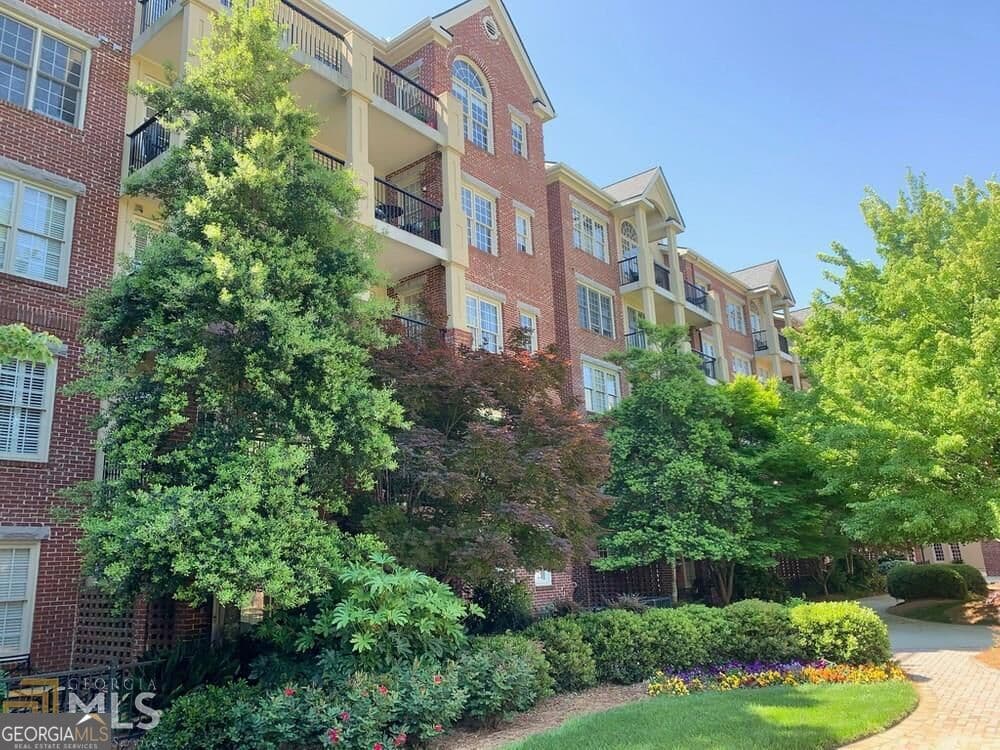 2 bedroom, 2 bathroom, 1,355 sq ft condominium for sale at 1735 Peachtree Street 212, Atlanta, GA 30309 — photo 4