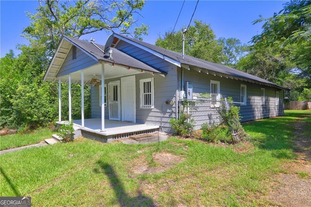 3 bedroom, 1 bathroom, 1,344 sq ft single family residence for sale at 120 Caraker Avenue, Milledgeville, GA 31061 — photo 3