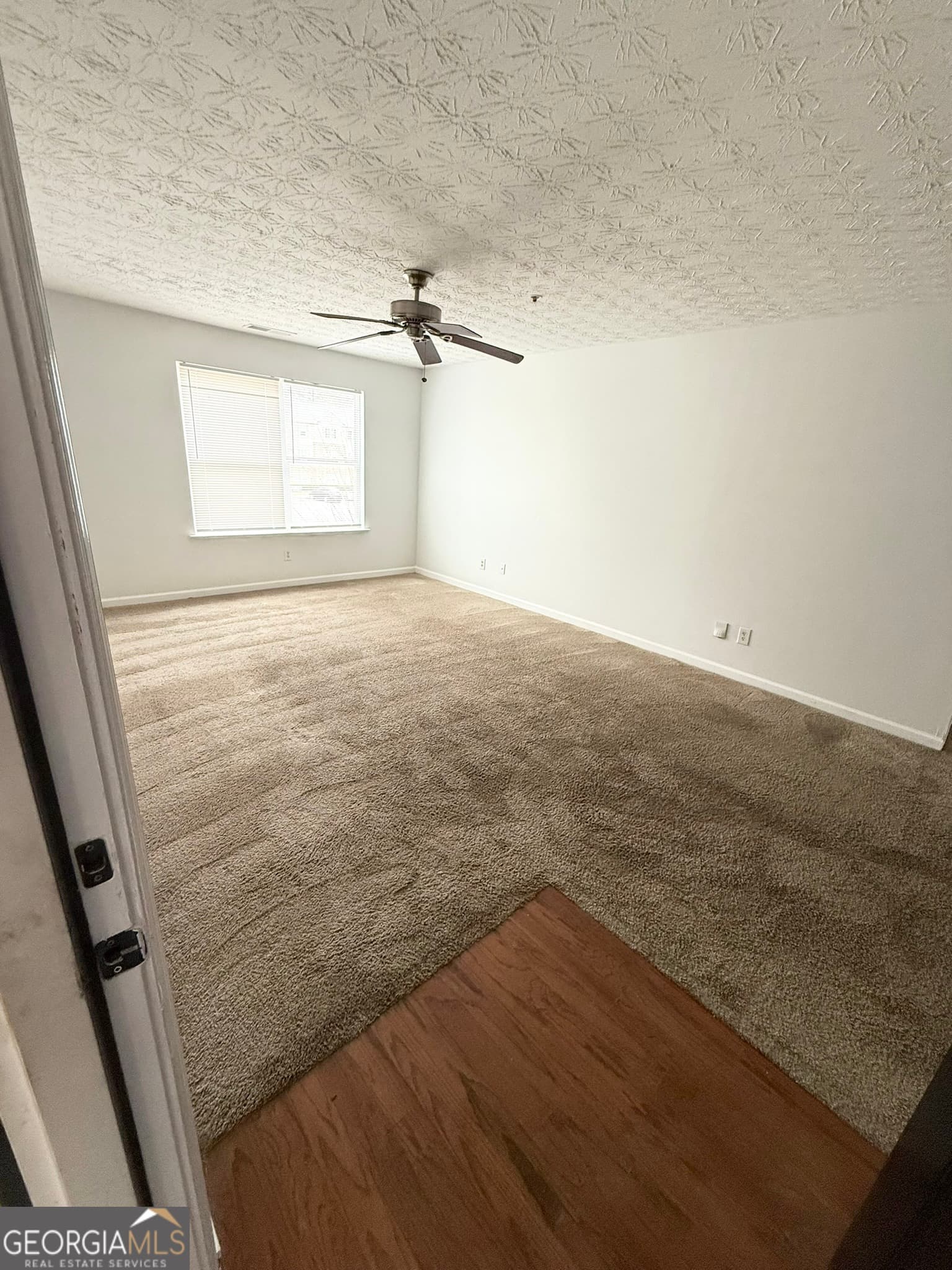 3 bedroom, 2 bathroom, 1,292 sq ft single family residence for rent at 10201 Fairington Ridge Circle, Lithonia, GA 30038 for $1,500 a month — photo 3