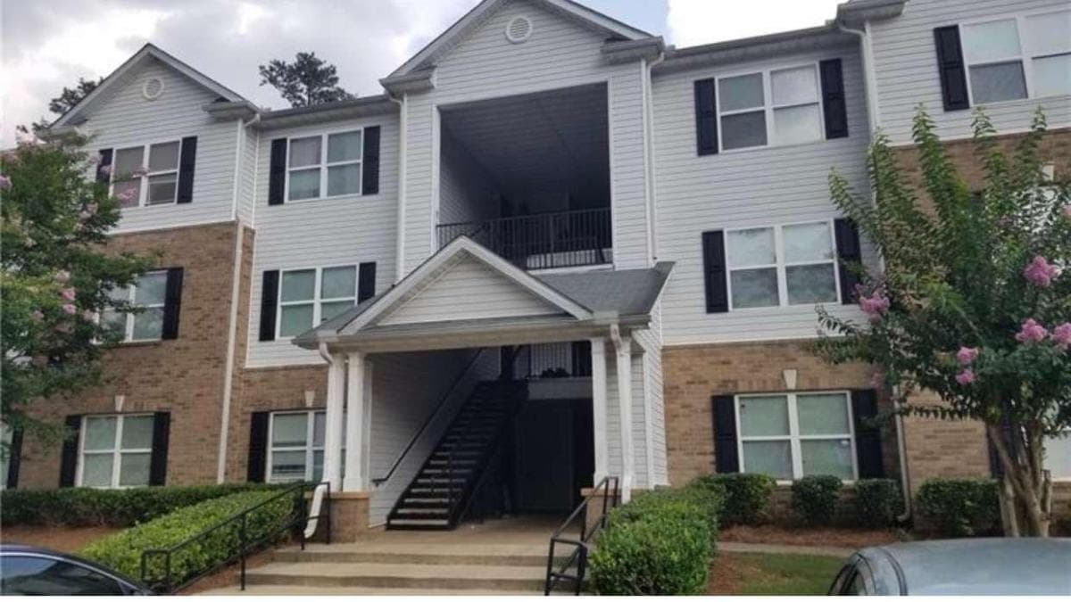 3 bedroom, 2 bathroom, 1,292 sq ft single family residence for rent at 10201 Fairington Ridge Circle, Lithonia, GA 30038 for $1,500 a month — photo 1 of 22