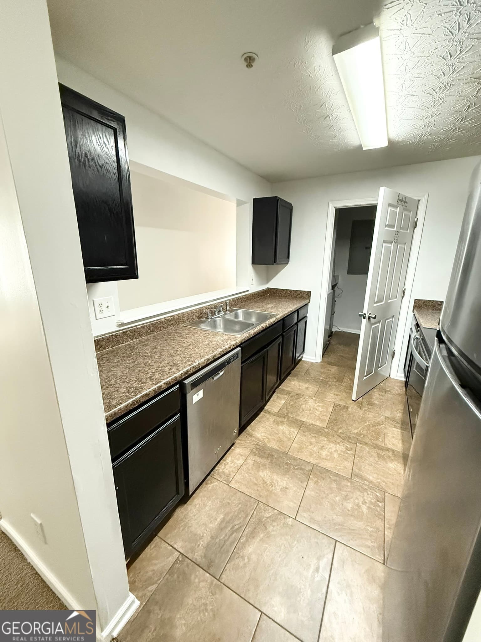 3 bedroom, 2 bathroom, 1,292 sq ft single family residence for rent at 10201 Fairington Ridge Circle, Lithonia, GA 30038 for $1,500 a month — photo 5