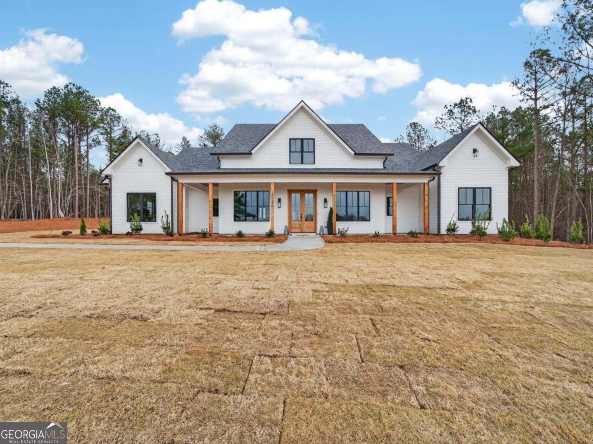 5 bedroom, 4.5 bathroom, 3,140 sq ft single family residence for sale at 2020 Clearwater Drive, White Plains, GA 30678