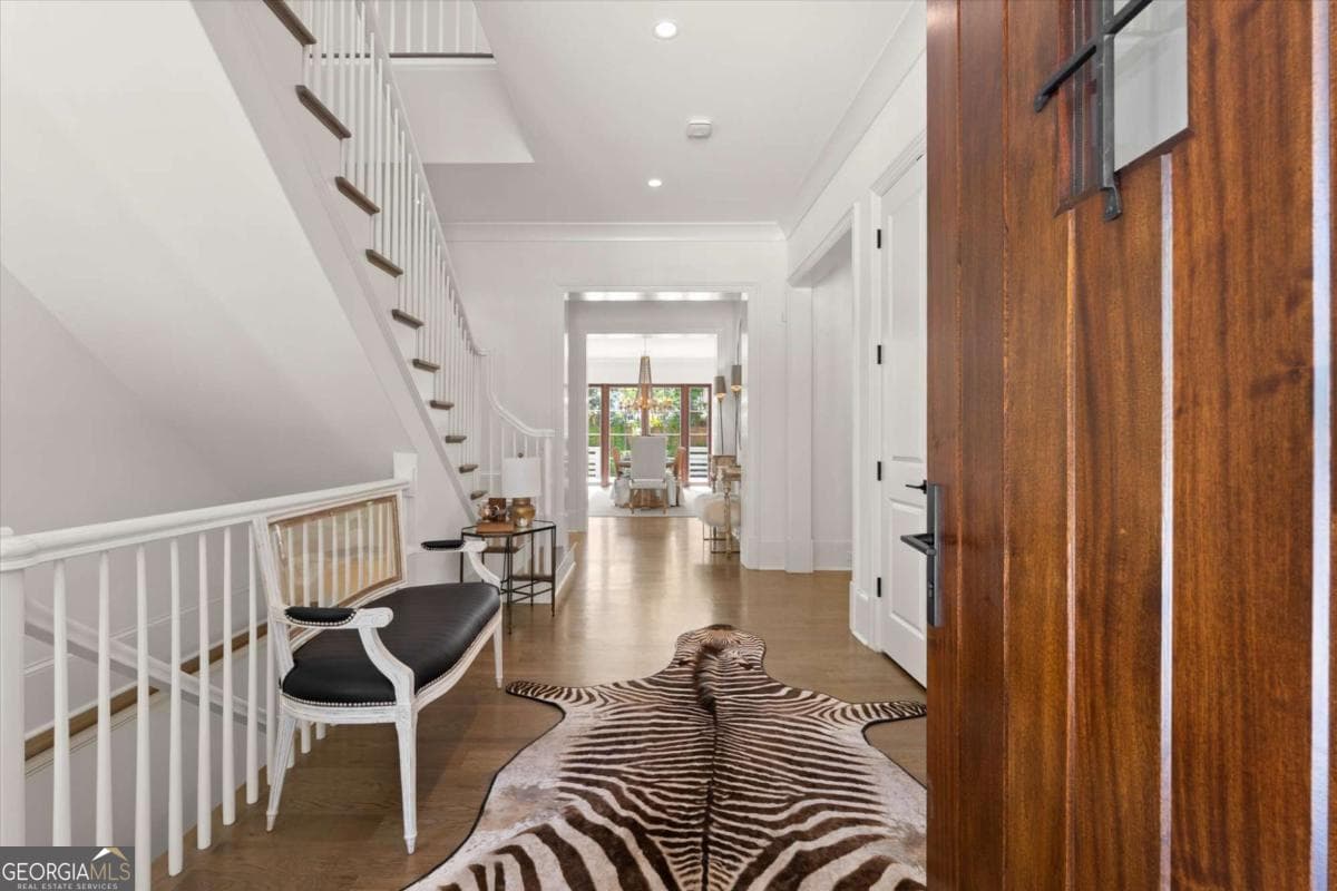 4 bedroom, 4.5 bathroom, 6,014 sq ft single family residence for sale at 4240 Paces Ferry Road, Atlanta, GA 30339 — photo 4