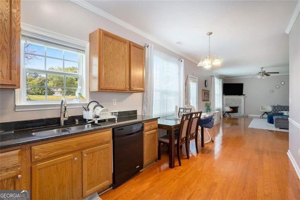 4 bedroom, 2.5 bathroom, 2,217 sq ft single family residence for sale at 2289 Pate Brook Road, Snellville, GA 30078 — photo 8