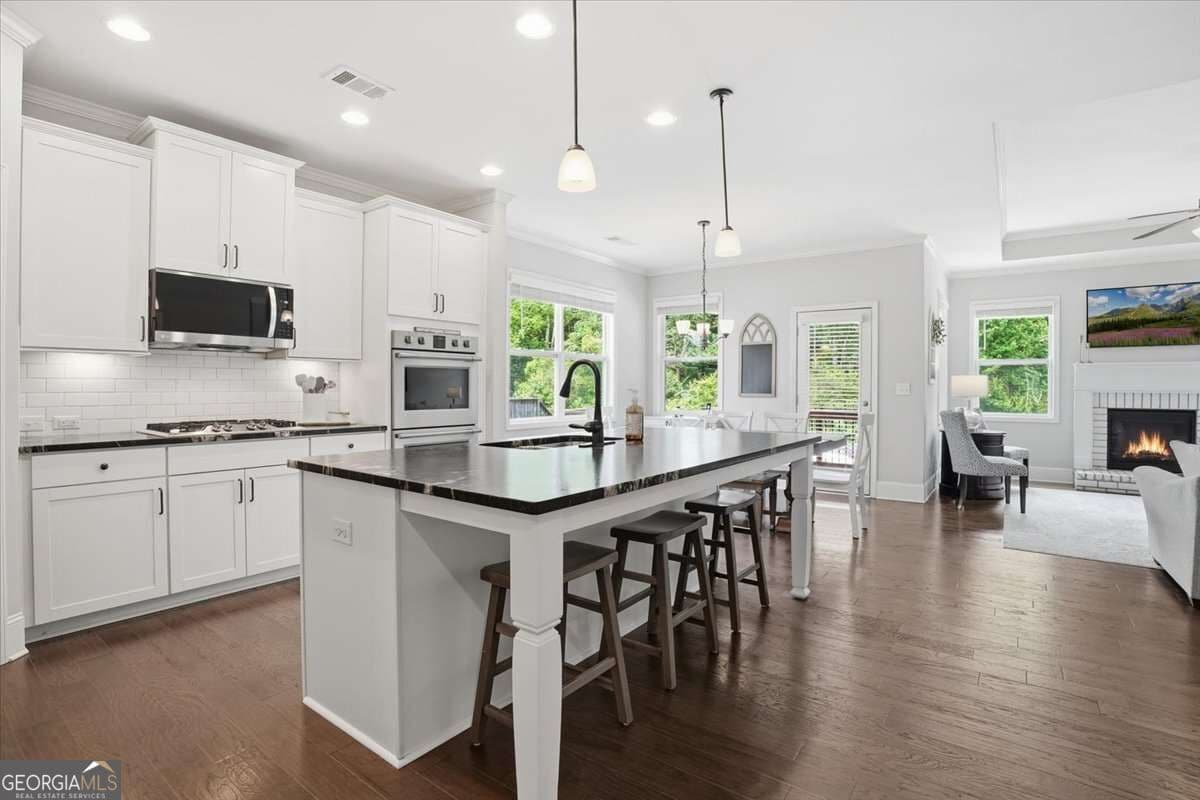 5 bedroom, 4.5 bathroom, 3,218 sq ft single family residence for sale at 6265 Privet Way, Cumming, GA 30028 — photo 4