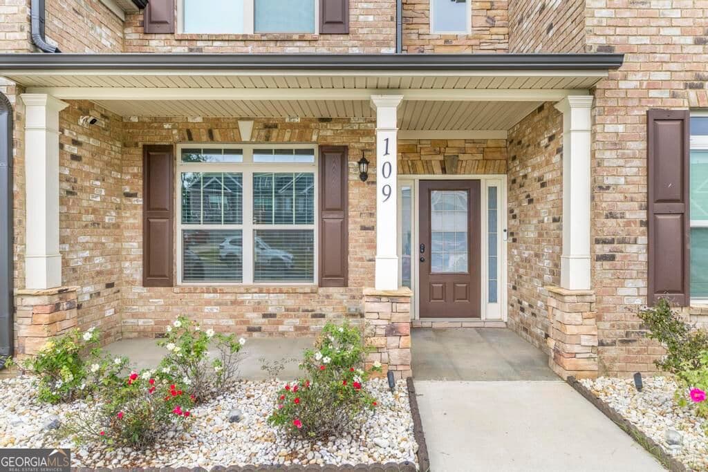 5 bedroom, 3 bathroom, 2,683 sq ft single family residence for sale at 109 Lacey Oak Lane, Bonaire, GA 31005 — photo 6