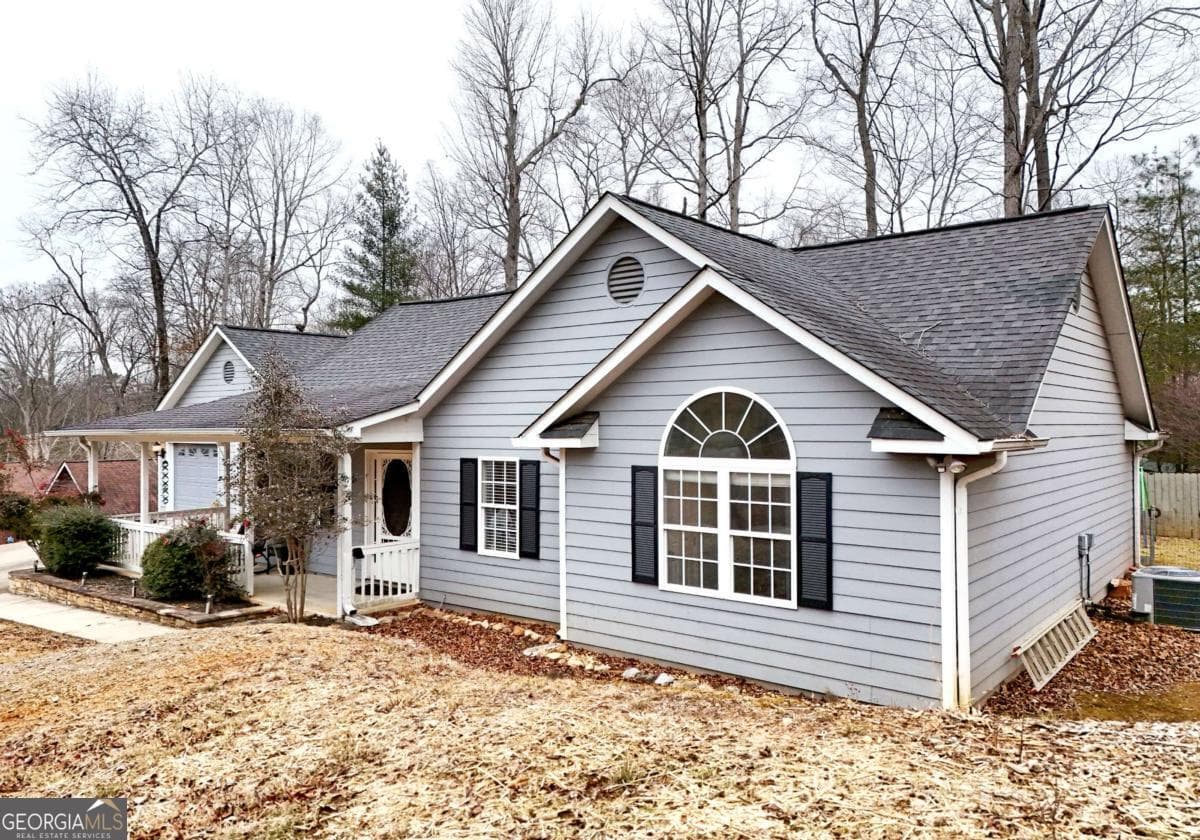 3 bedroom, 2 bathroom, 1,400 sq ft single family residence for sale at 111 Seneca Way, Ellijay, GA 30540 — photo 2