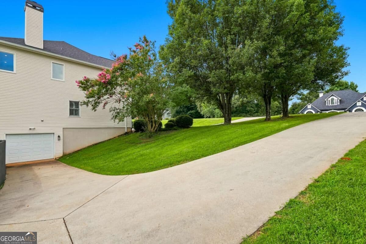 4 bedroom, 3.5 bathroom, 3,992 sq ft single family residence for sale at 296 Cloudland Road, Dahlonega, GA 30533 — photo 9