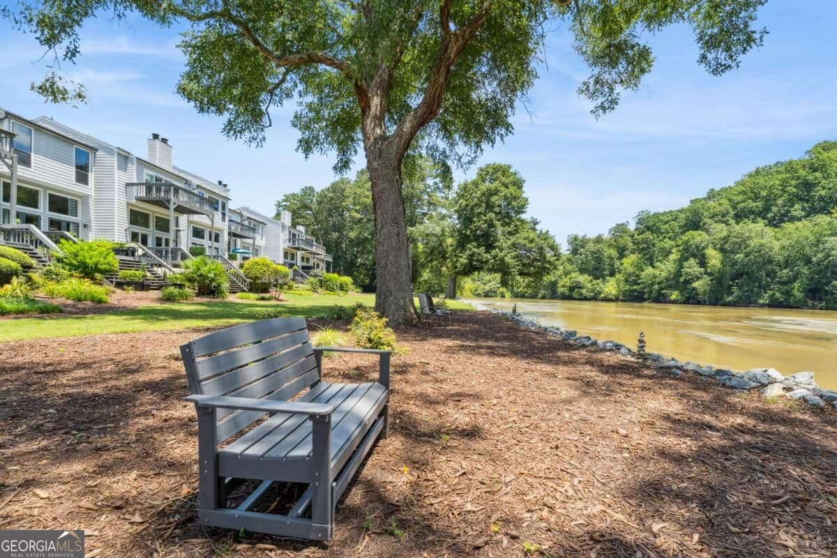 2 bedroom, 1.5 bathroom, 1,352 sq ft condominium for sale at 1023 Riverbend Club Drive 23, Atlanta, GA 30339 — photo 2