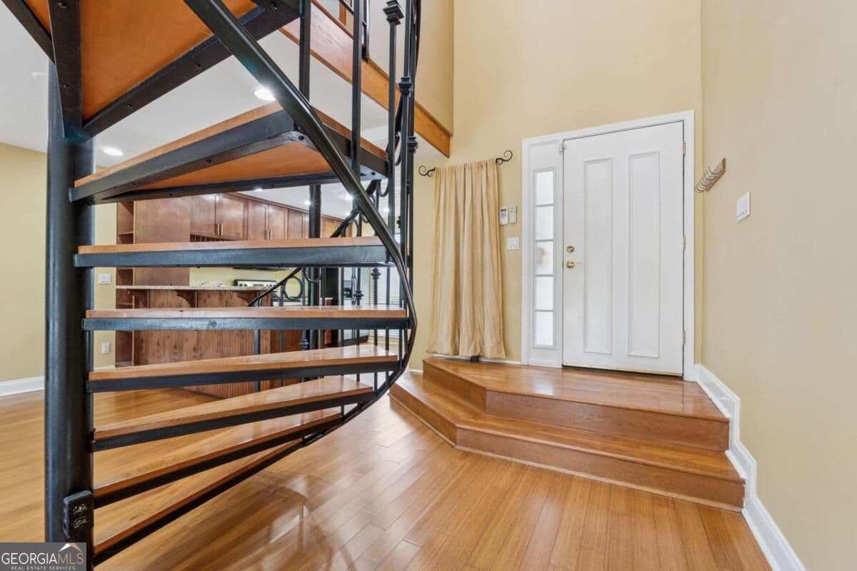 2 bedroom, 1.5 bathroom, 1,352 sq ft condominium for sale at 1023 Riverbend Club Drive 23, Atlanta, GA 30339 — photo 5