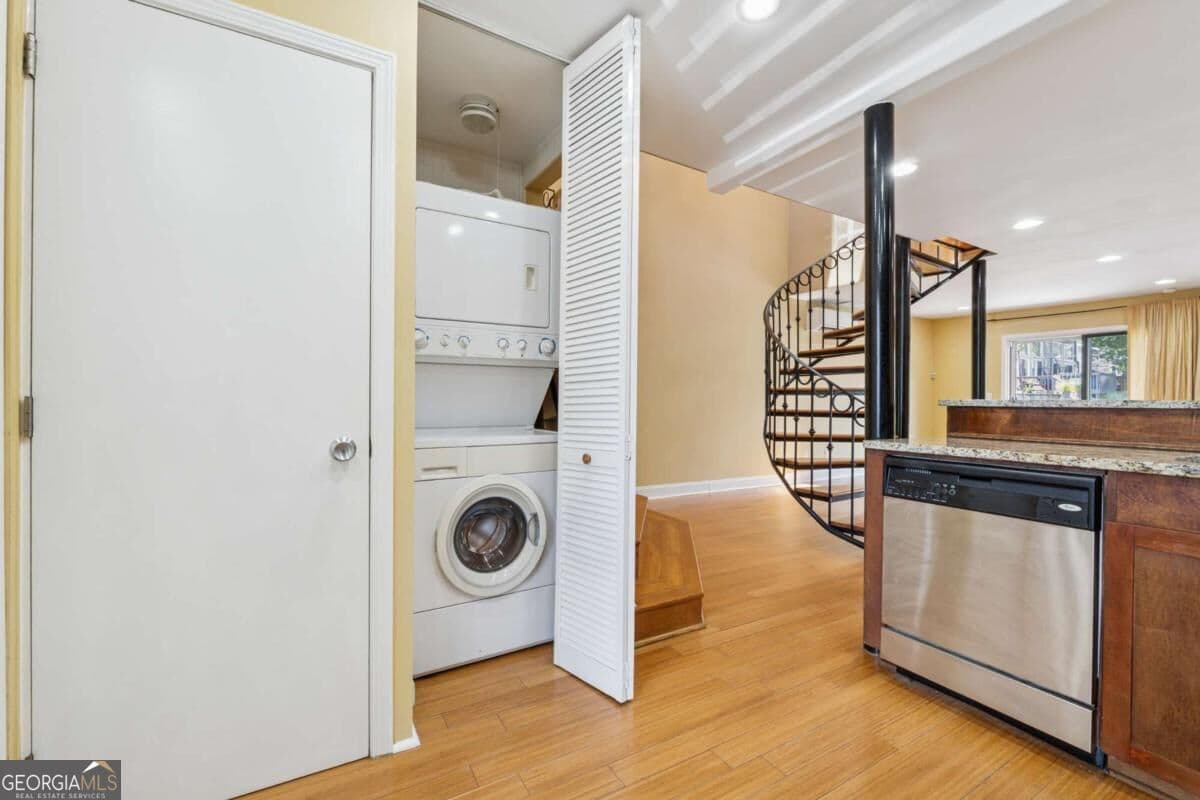 2 bedroom, 1.5 bathroom, 1,352 sq ft condominium for sale at 1023 Riverbend Club Drive 23, Atlanta, GA 30339 — photo 10