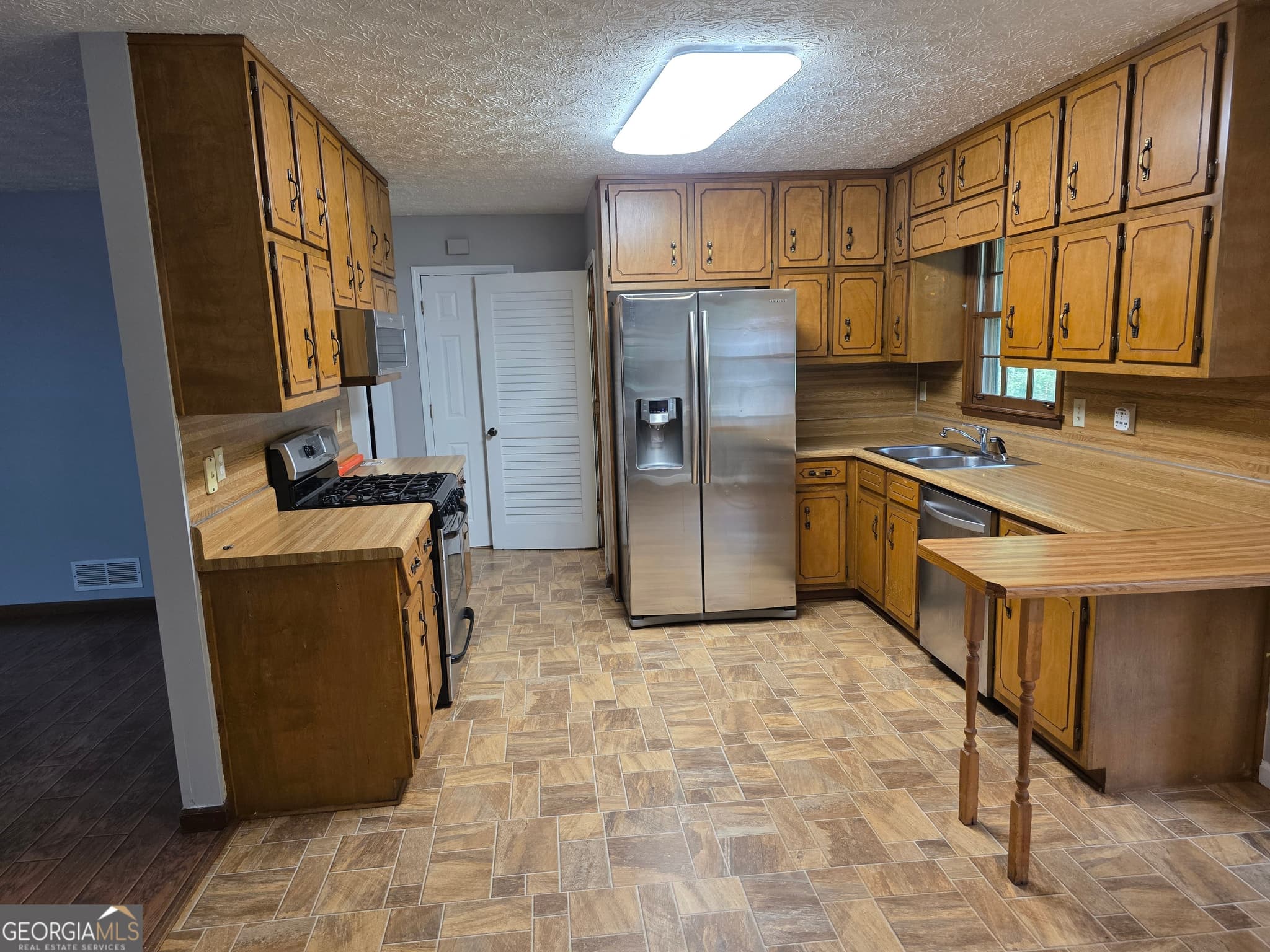 3 bedroom, 2 bathroom, 1,414 sq ft single family residence for rent at 214 Candler Road, Mcdonough, GA 30253 for $1,750 a month — photo 3