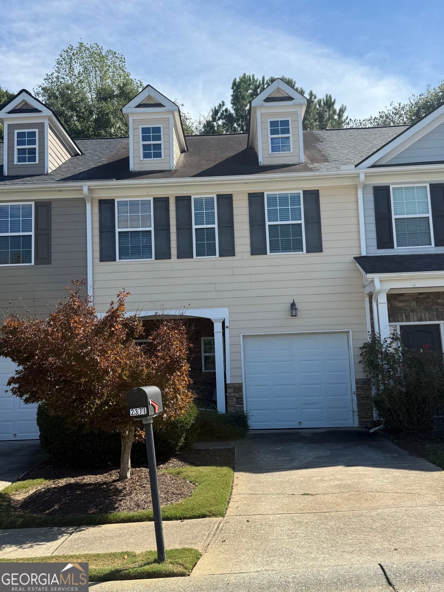 3 bedroom, 2.5 bathroom townhouse for rent at 2371 Marbleridge Drive, Gainesville, GA 30501 for $2,400 a month — photo 1 of 16