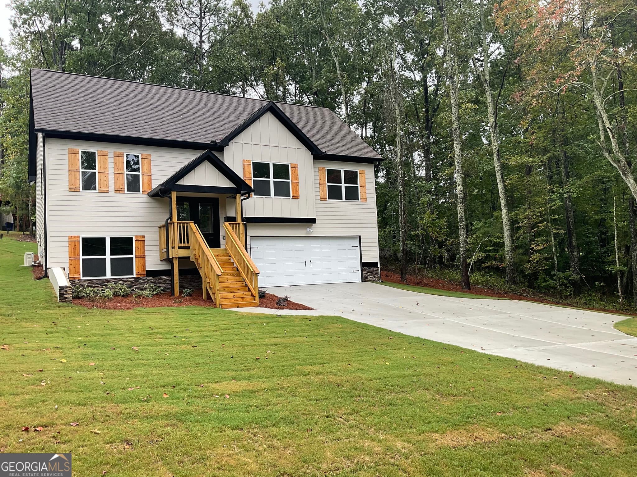 3 bedroom, 3 bathroom, 2,120 sq ft single family residence for sale at 3164 Sweetbriar Drive, Villa Rica, GA 30180