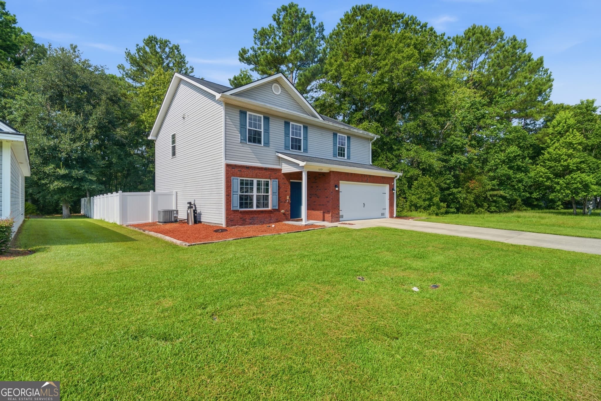 4 bedroom, 2.5 bathroom, 2,568 sq ft single family residence for sale at 1277 Peacock Trail, Hinesville, GA 31313 — photo 3