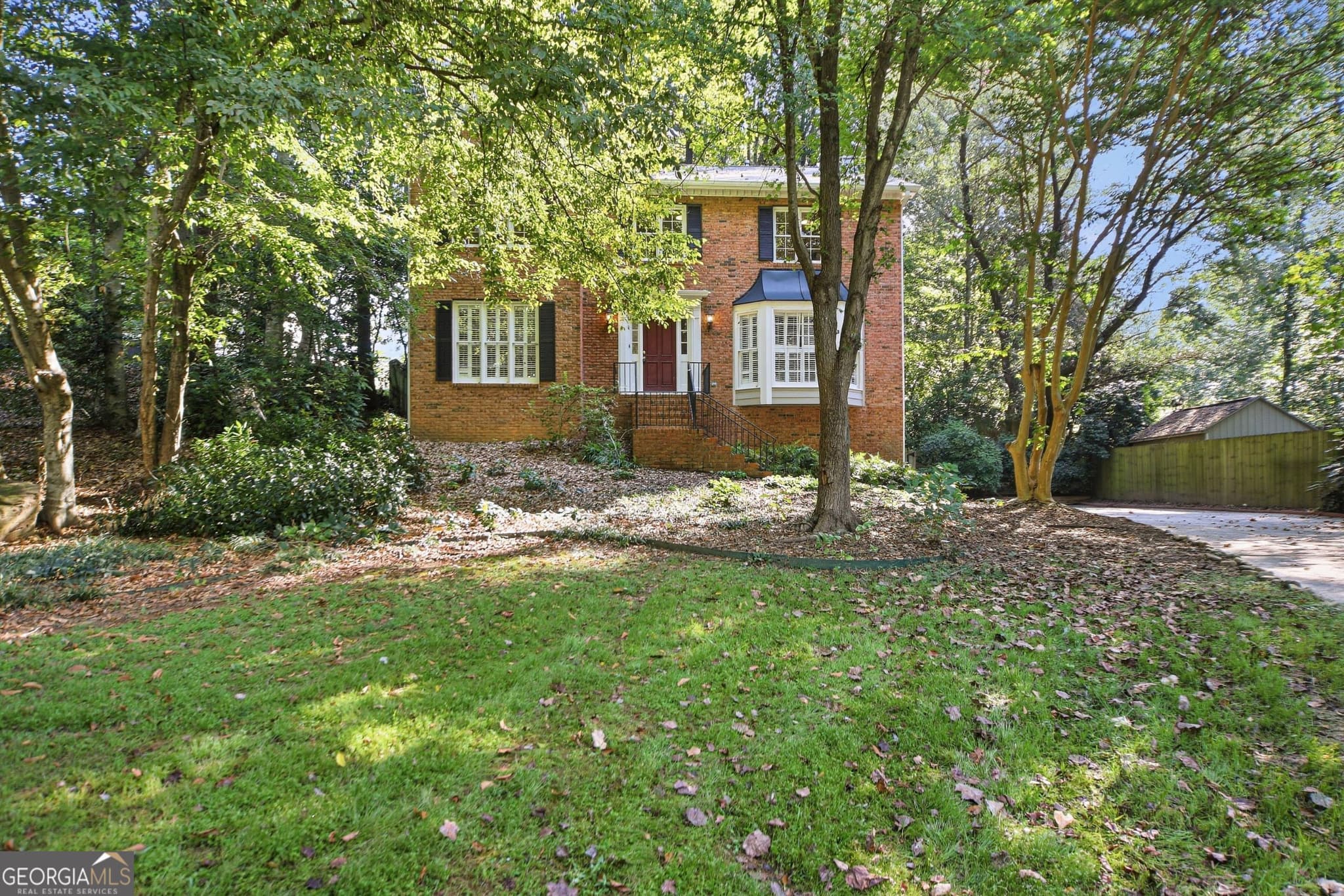 4 bedroom, 2.5 bathroom, 2,660 sq ft single family residence for sale at 305 Old Tree Trc, Roswell, GA 30075 — photo 1 of 46