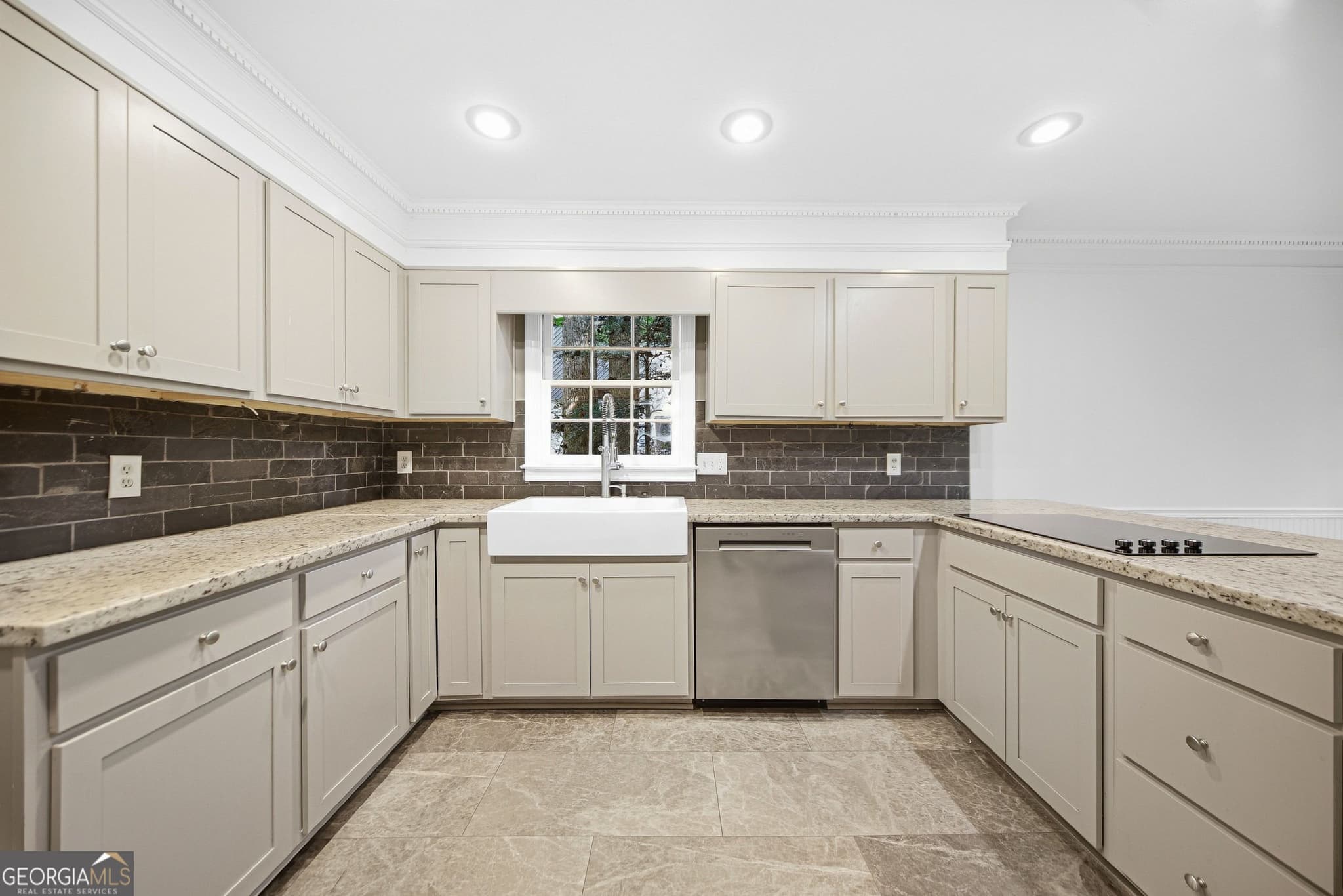 4 bedroom, 2.5 bathroom, 2,660 sq ft single family residence for sale at 305 Old Tree Trc, Roswell, GA 30075 — photo 8