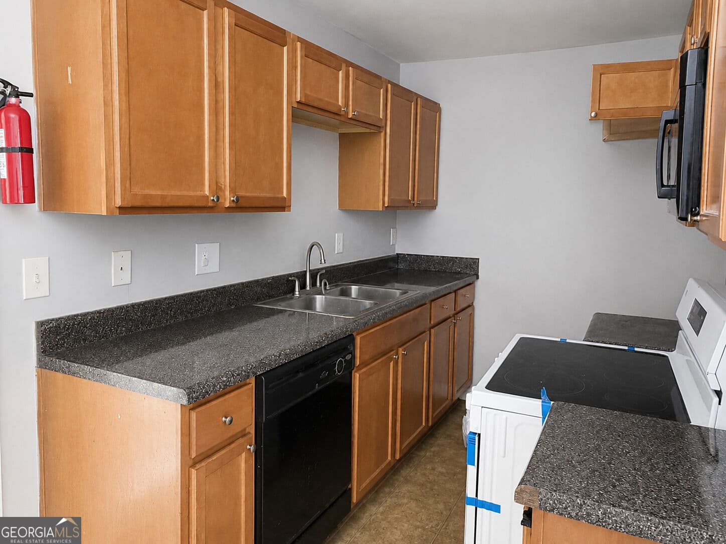 1 bedroom, 1.5 bathroom, 972 sq ft townhouse for sale at 1660 Stanton Road 3E, Atlanta, GA 30311 — photo 4