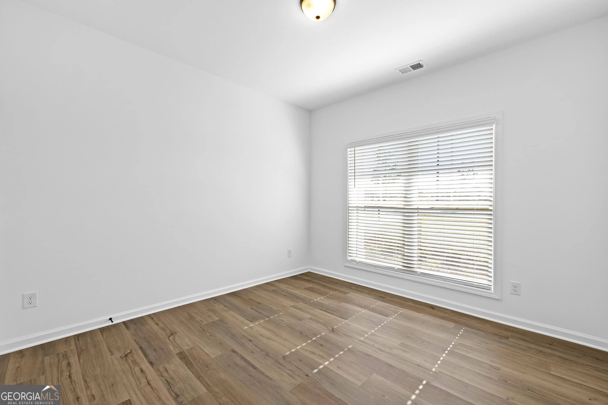 3 bedroom, 3.5 bathroom, 1,919 sq ft condominium for sale at 12 Mercury Lane 29, Newnan, GA 30265 — photo 6