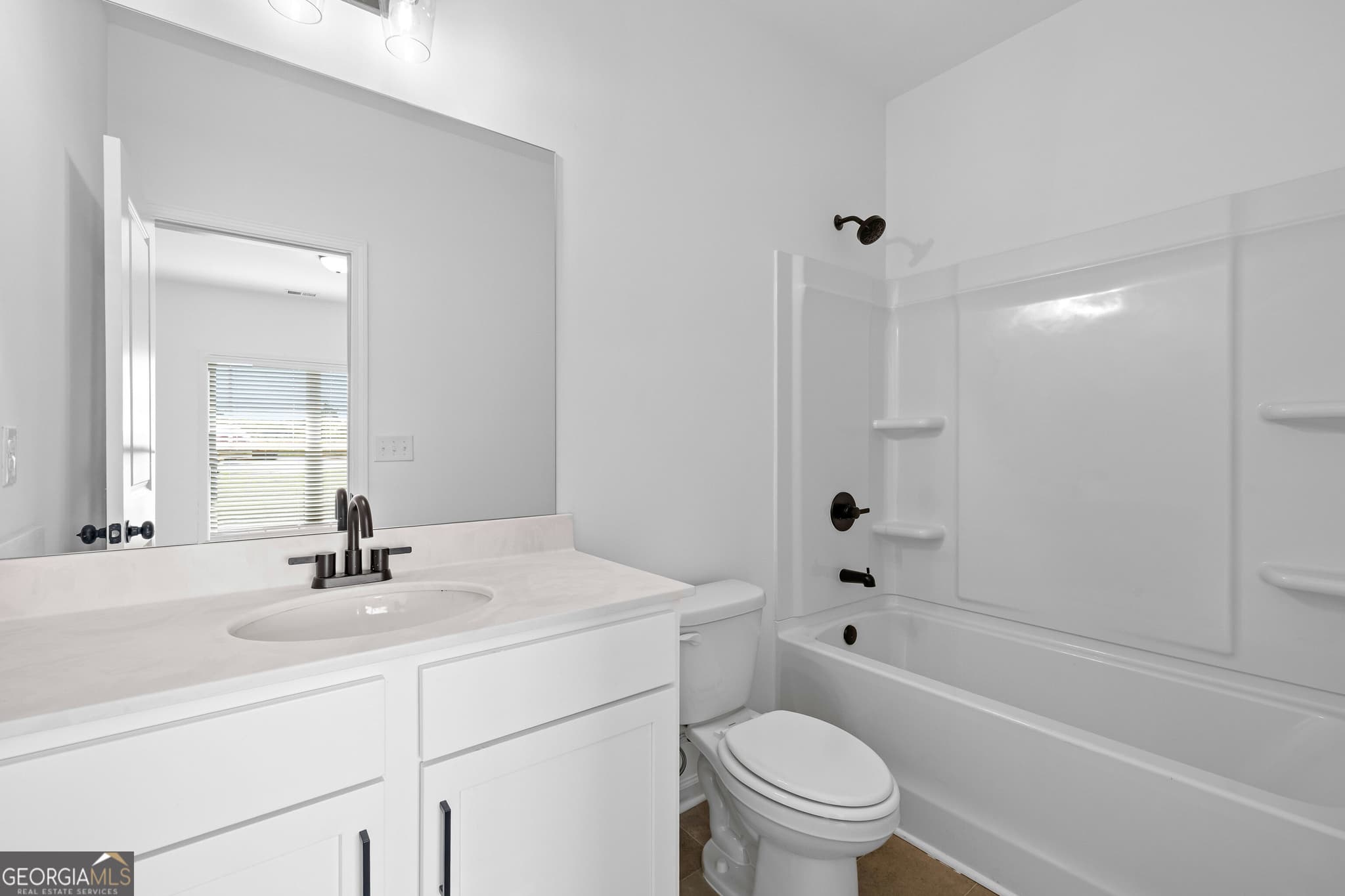 3 bedroom, 3.5 bathroom, 1,919 sq ft condominium for sale at 12 Mercury Lane 29, Newnan, GA 30265 — photo 7