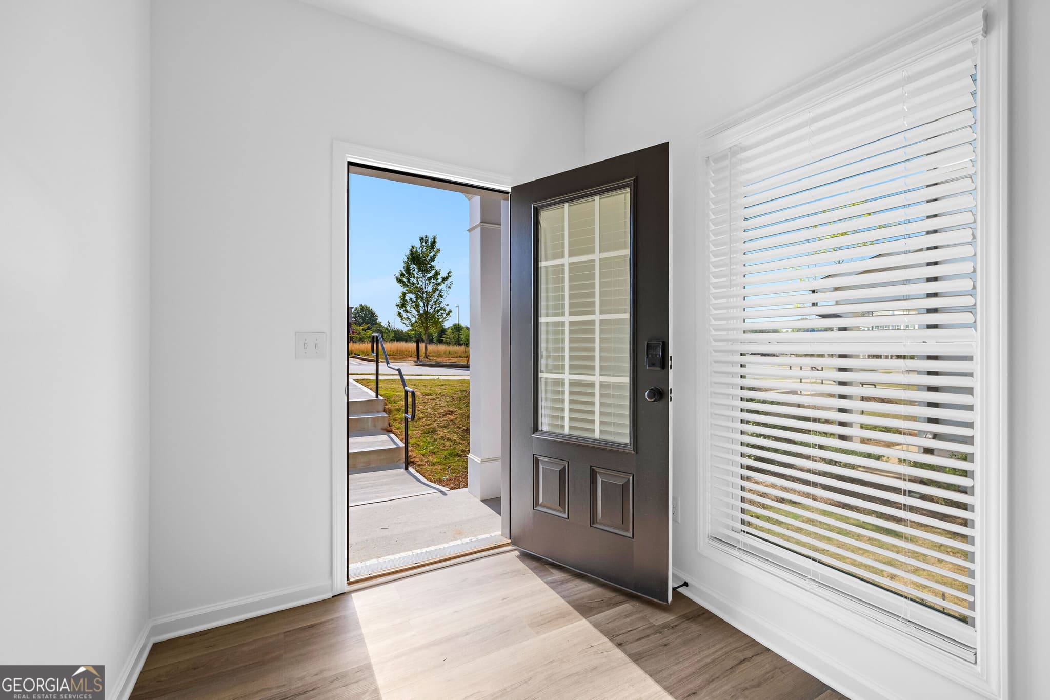 3 bedroom, 3.5 bathroom, 1,919 sq ft condominium for sale at 12 Mercury Lane 29, Newnan, GA 30265 — photo 3
