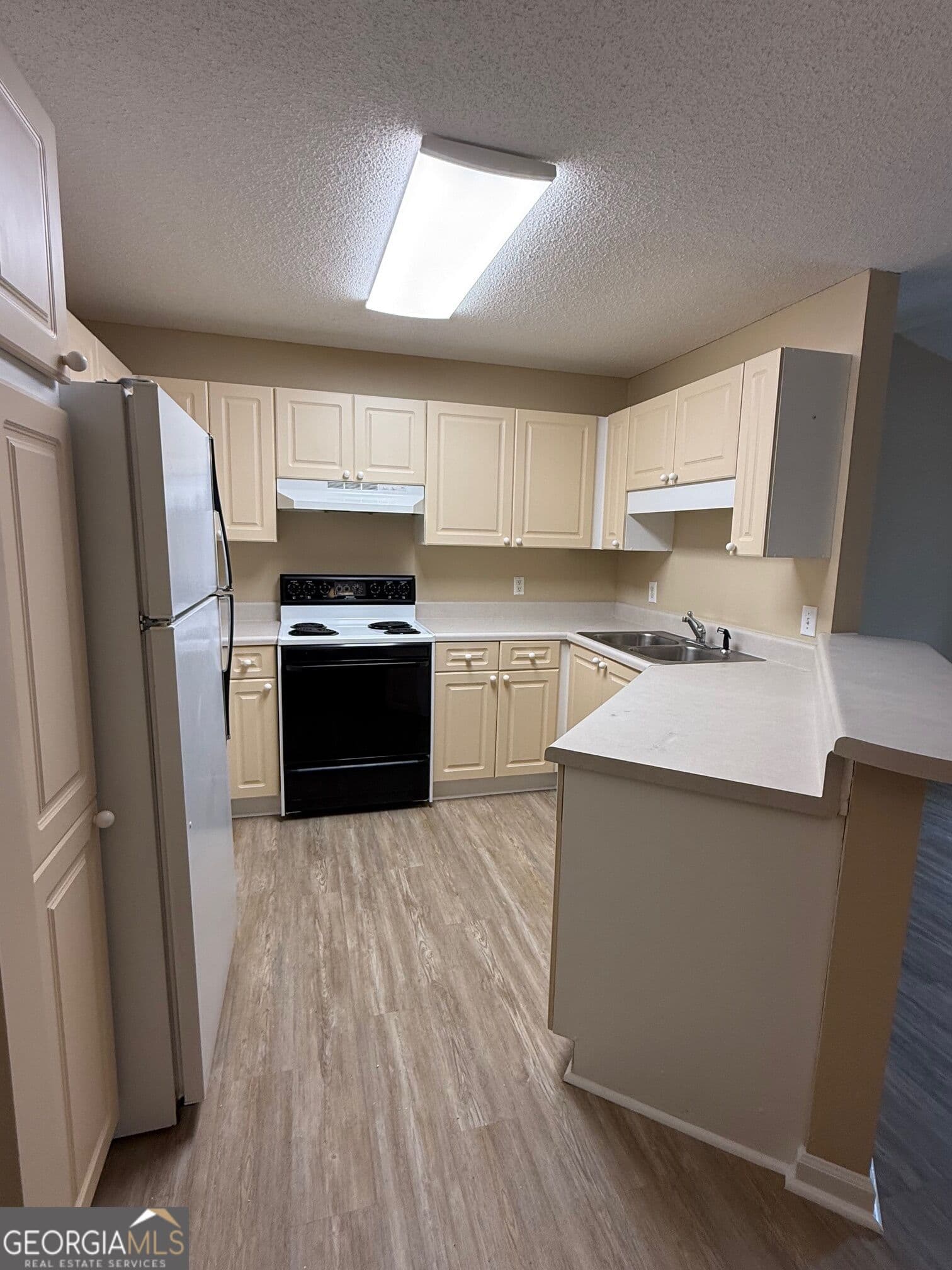 1 bedroom, 1 bathroom apartment for rent at 320 Ridgewood Avenue B4, Gainesville, GA 30501 for $1,235 a month — photo 2