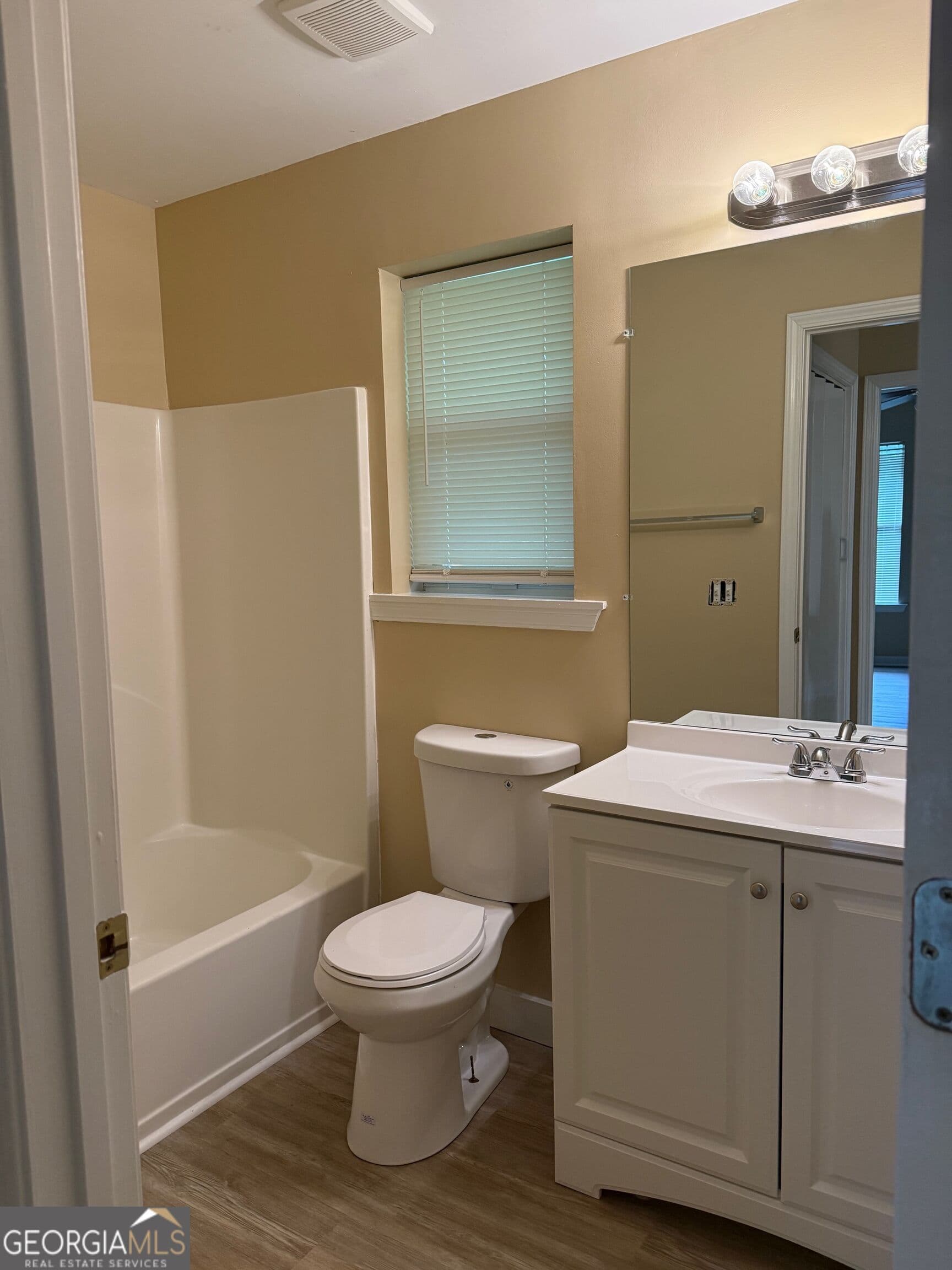 1 bedroom, 1 bathroom apartment for rent at 320 Ridgewood Avenue B4, Gainesville, GA 30501 for $1,235 a month — photo 10