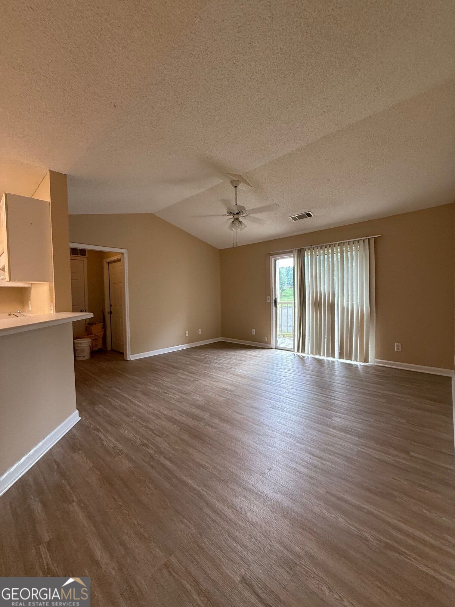 1 bedroom, 1 bathroom apartment for rent at 320 Ridgewood Avenue B4, Gainesville, GA 30501 for $1,235 a month — photo 4