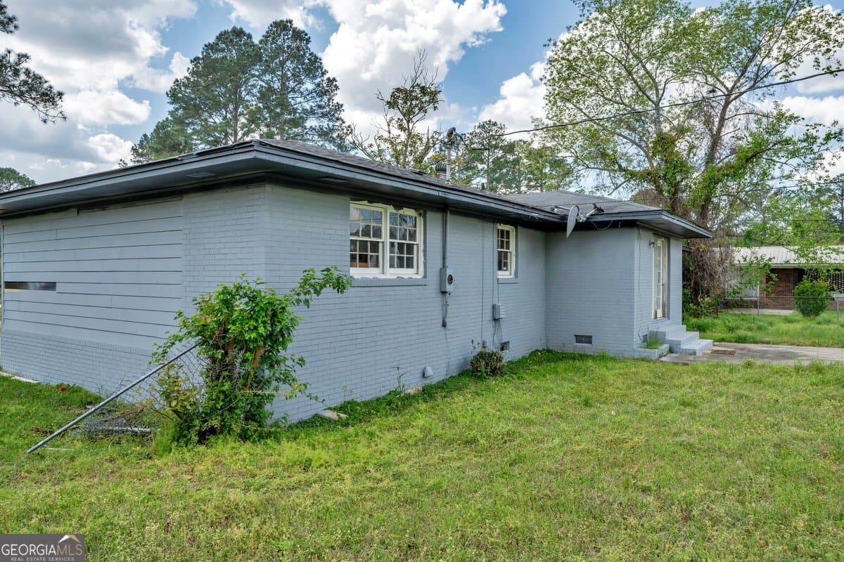 3 bedroom, 2 bathroom, 1,780 sq ft single family residence for sale at 715 E 29th Avenue, Cordele, GA 31015 — photo 2