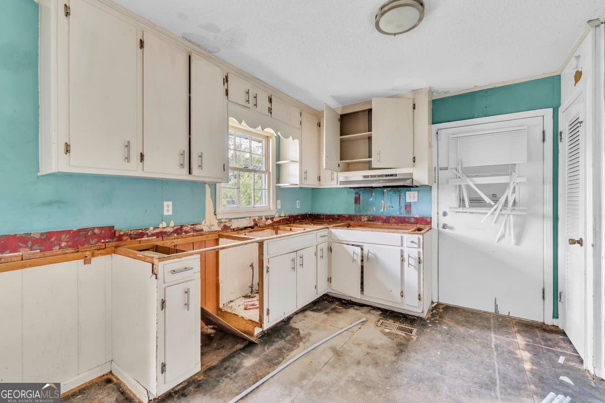 3 bedroom, 2 bathroom, 1,780 sq ft single family residence for sale at 715 E 29th Avenue, Cordele, GA 31015 — photo 6