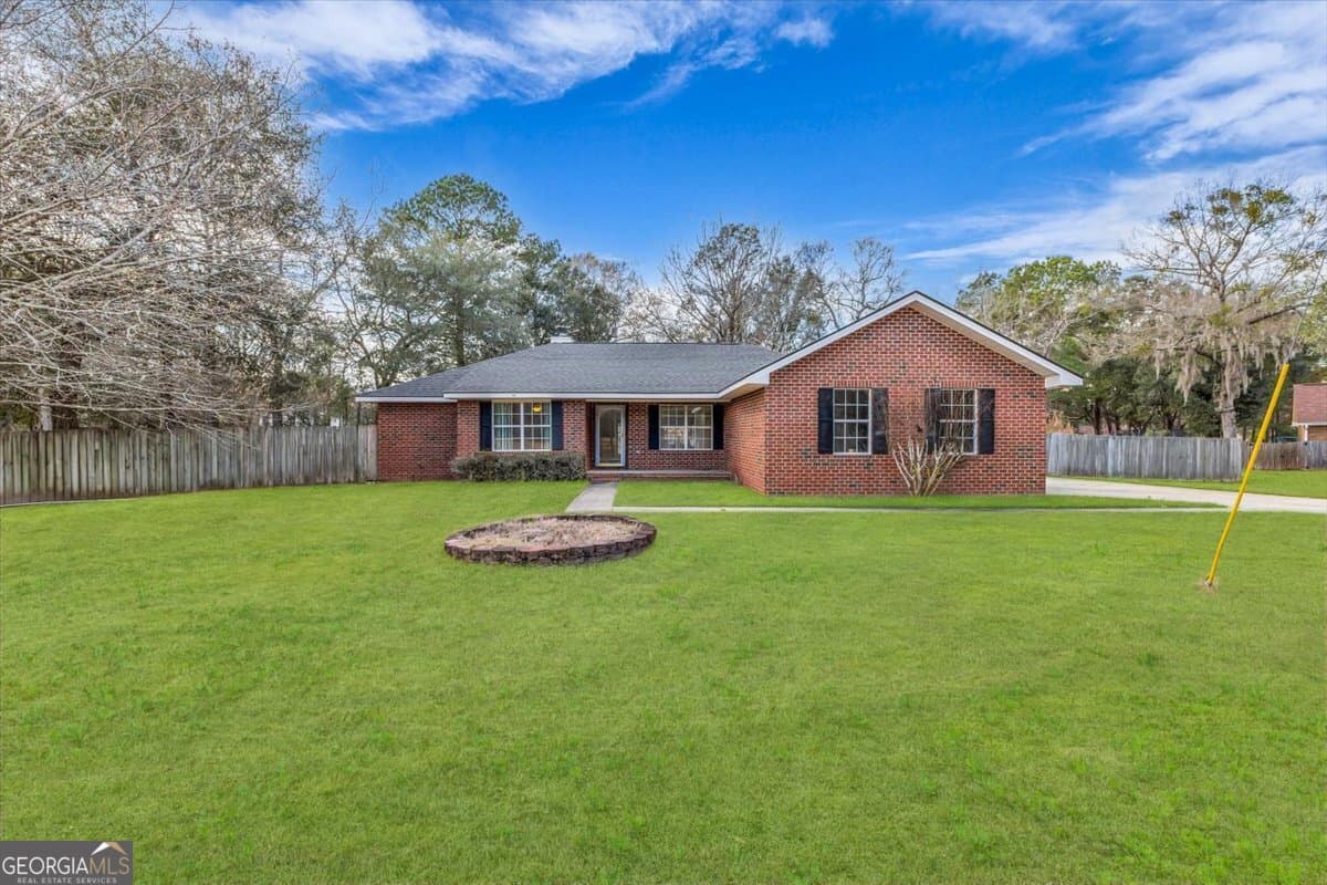 4 bedroom, 2 bathroom, 1,901 sq ft single family residence for sale at 153 Hughes Drive, Midway, GA 31320 — photo 2