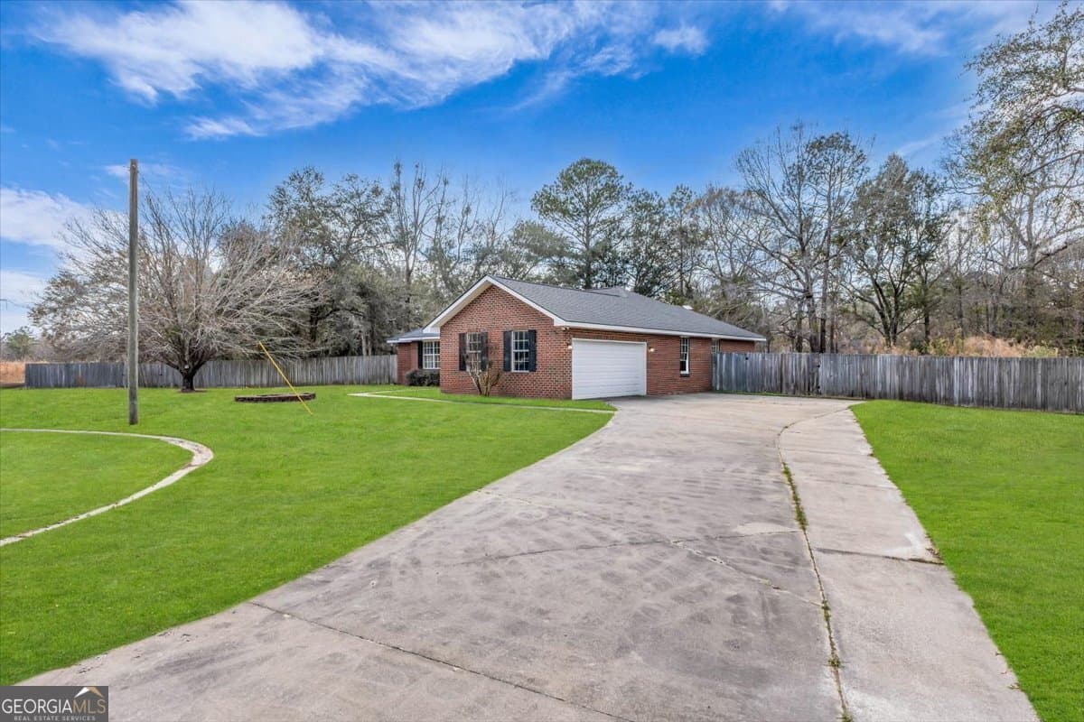 4 bedroom, 2 bathroom, 1,901 sq ft single family residence for sale at 153 Hughes Drive, Midway, GA 31320 — photo 4