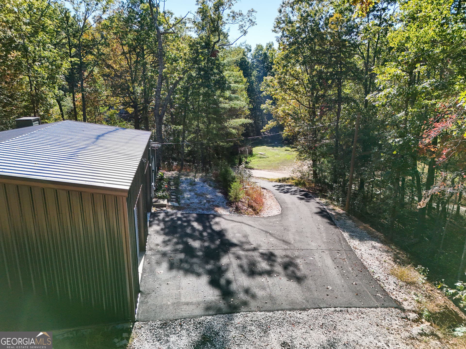 1 bedroom, 1 bathroom, 867 sq ft single family residence for sale at 136 Key Lane, Lakemont, GA 30552 — photo 3