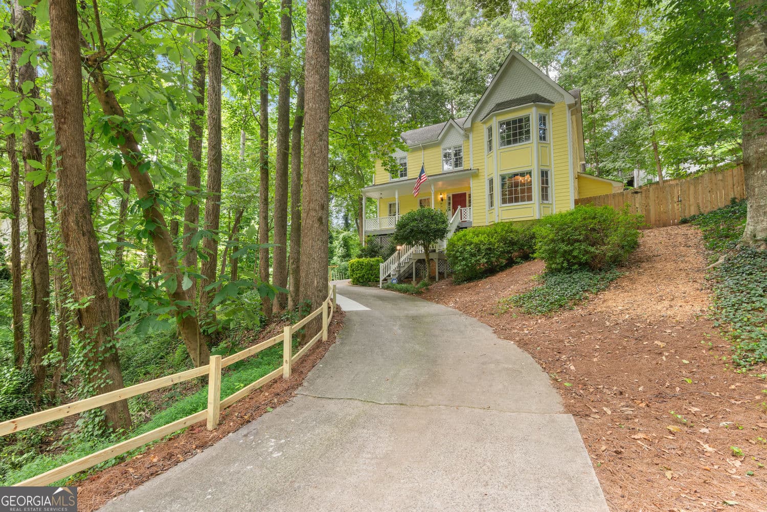 4 bedroom, 3 bathroom, 3,524 sq ft single family residence for sale at 11690 Highland Colony Drive, Roswell, GA 30075 — photo 2