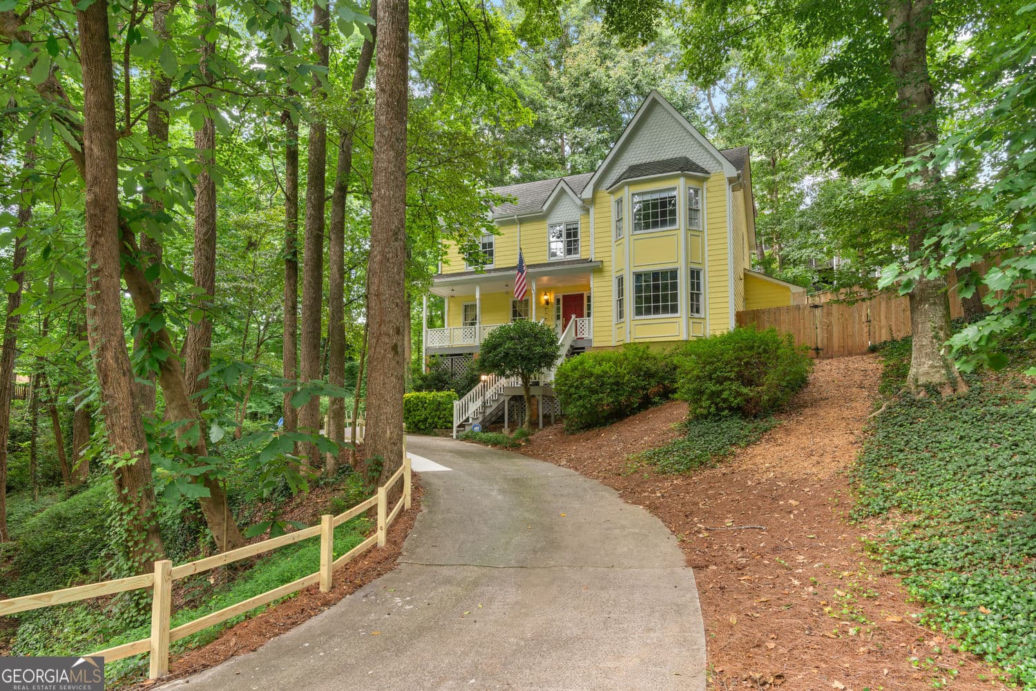 4 bedroom, 3 bathroom, 3,524 sq ft single family residence for sale at 11690 Highland Colony Drive, Roswell, GA 30075 — photo 3