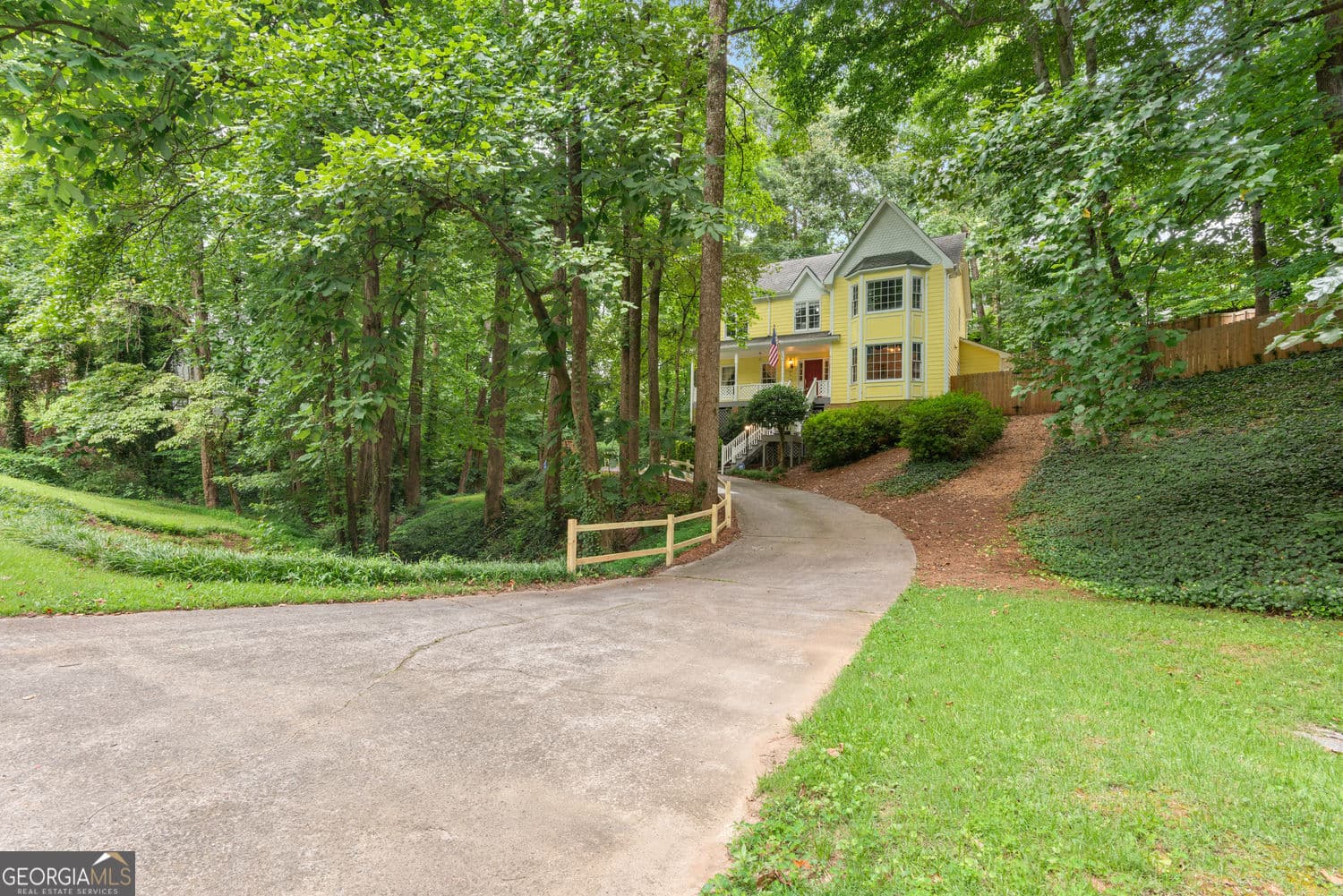4 bedroom, 3 bathroom, 3,524 sq ft single family residence for sale at 11690 Highland Colony Drive, Roswell, GA 30075 — photo 1 of 67