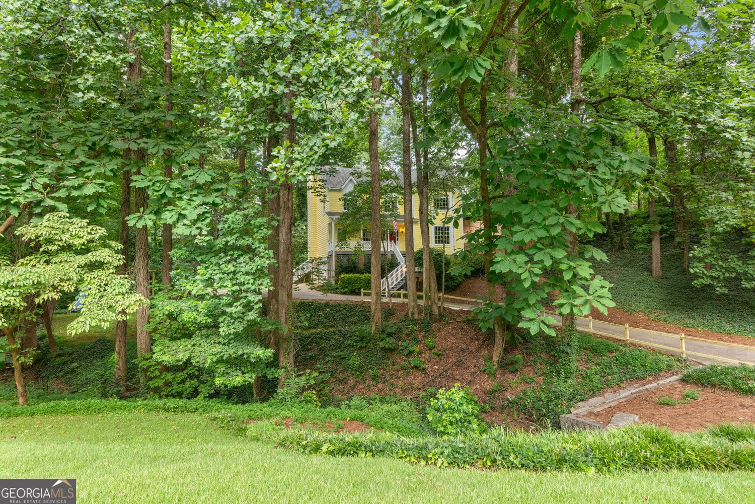 4 bedroom, 3 bathroom, 3,524 sq ft single family residence for sale at 11690 Highland Colony Drive, Roswell, GA 30075 — photo 4