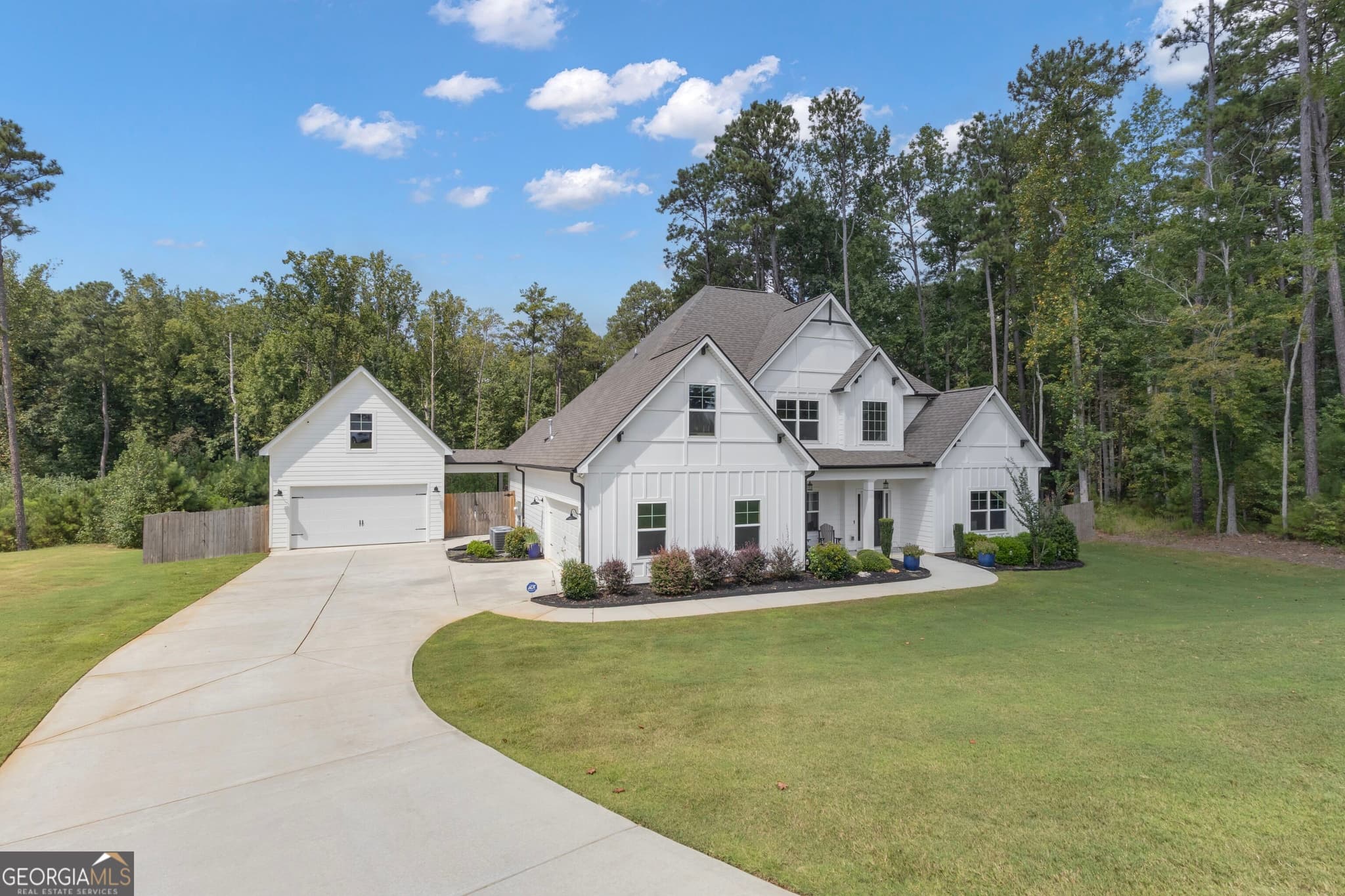 5 bedroom, 3.5 bathroom, 3,700 sq ft single family residence for sale at 130 Emery Nell Lane, Newnan, GA 30263 — photo 6