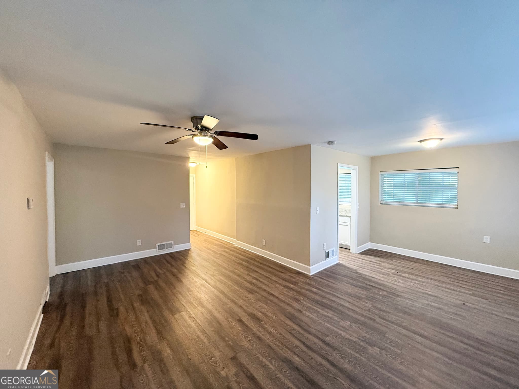 3 bedroom, 1 bathroom, 1,156 sq ft single family residence for sale at 1743 Carter Circle, East Point, GA 30344 — photo 3