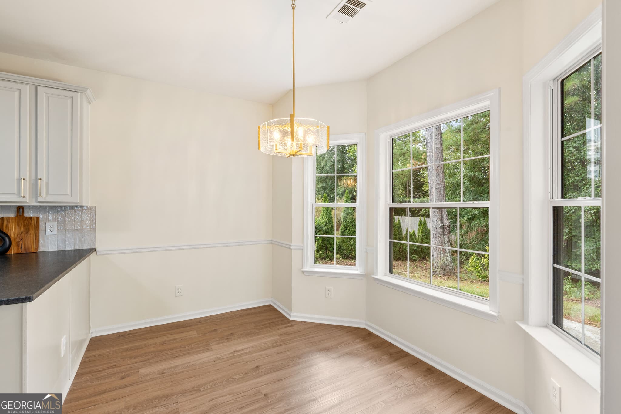 4 bedroom, 2 bathroom, 2,221 sq ft single family residence for sale at 5500 Arrowind Road, Lilburn, GA 30047 — photo 6