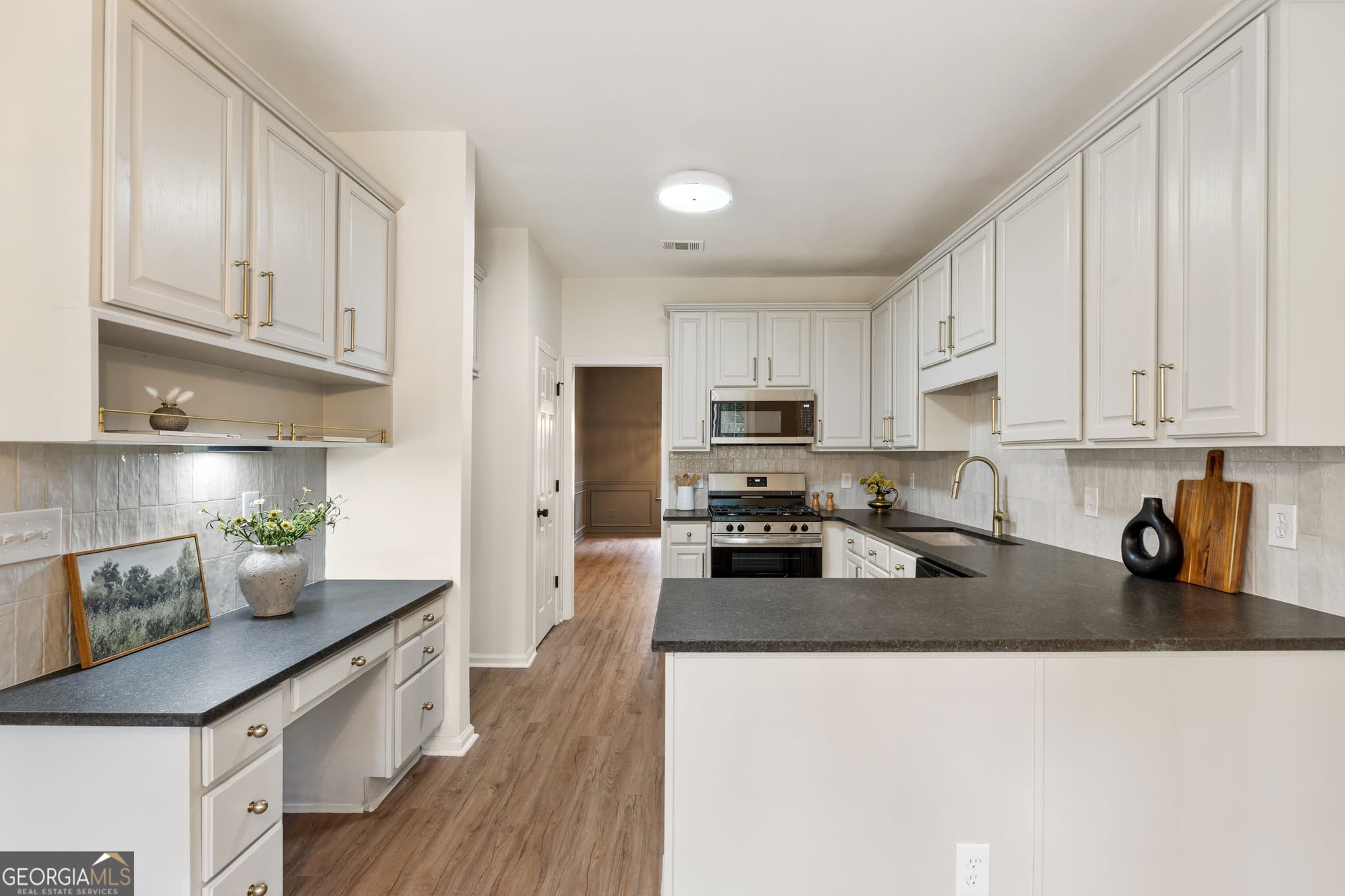 4 bedroom, 2 bathroom, 2,221 sq ft single family residence for sale at 5500 Arrowind Road, Lilburn, GA 30047 — photo 4