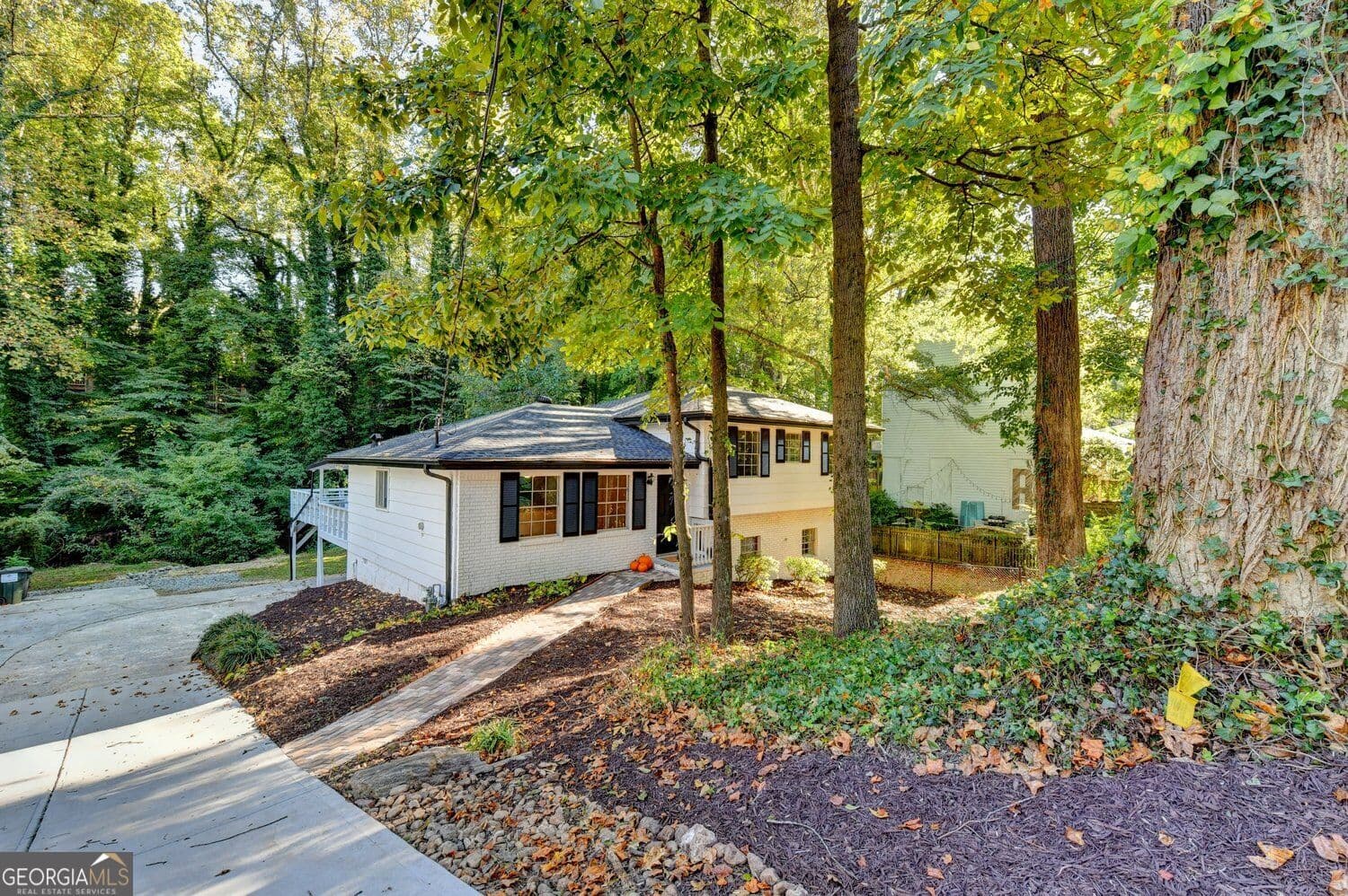 4 bedroom, 2.5 bathroom, 2,542 sq ft single family residence for sale at 1578 Wildwood Road, Marietta, GA 30062 — photo 2